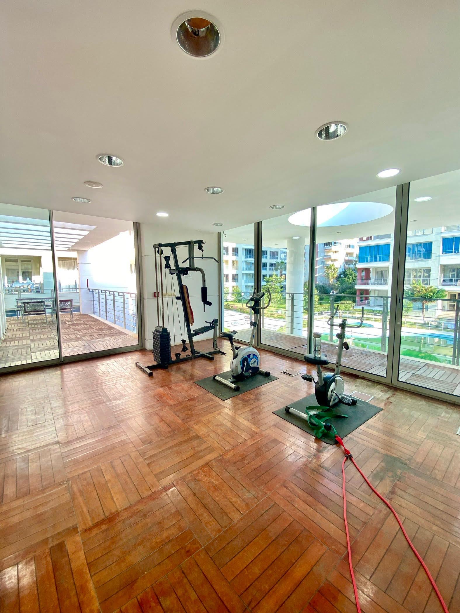 2+1 apartment with sea view in the center of Mahmutlar – furnished, separate kitchen and glazed balcony
