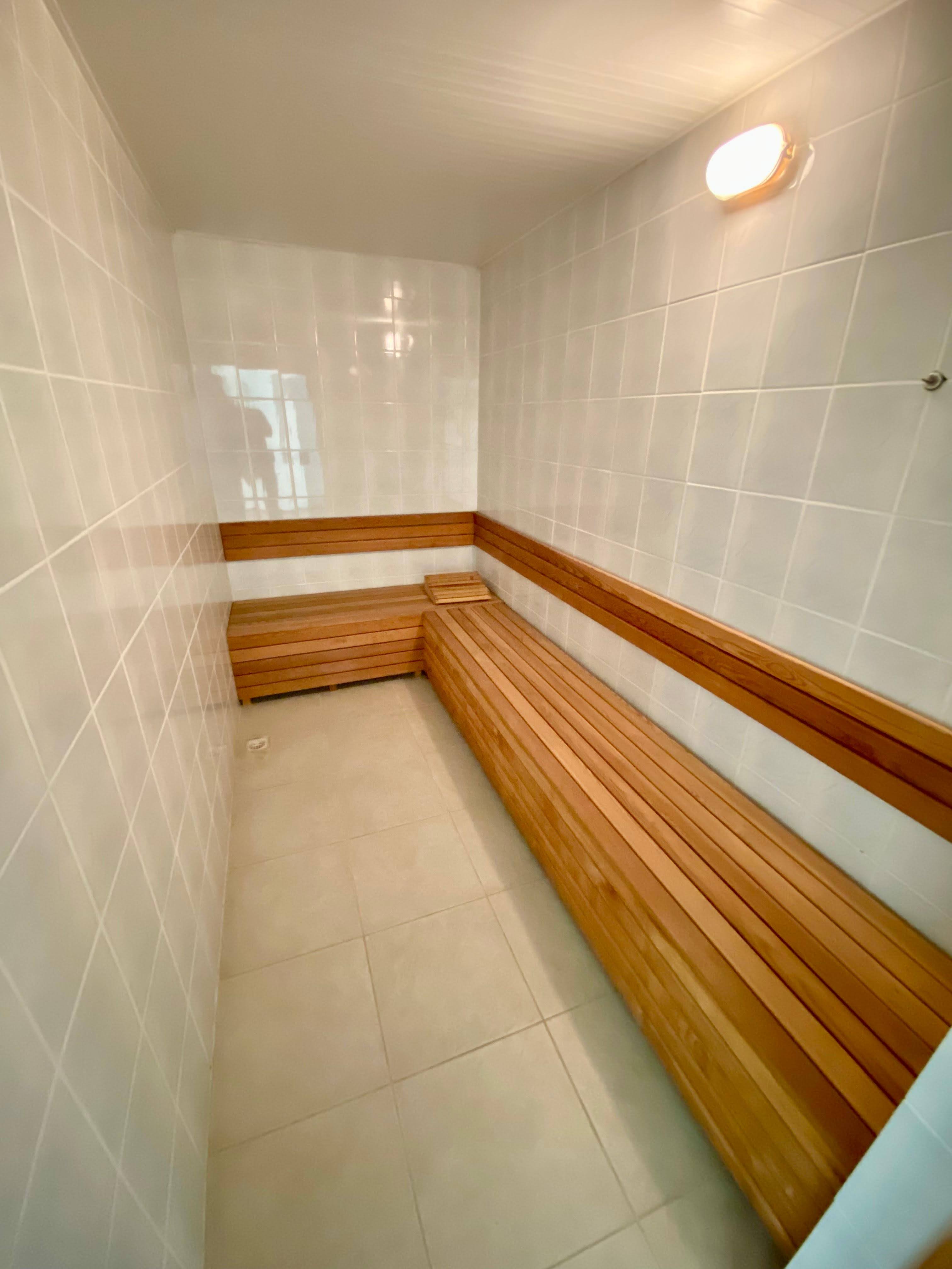 2+1 apartment with sea view in the center of Mahmutlar – furnished, separate kitchen and glazed balcony