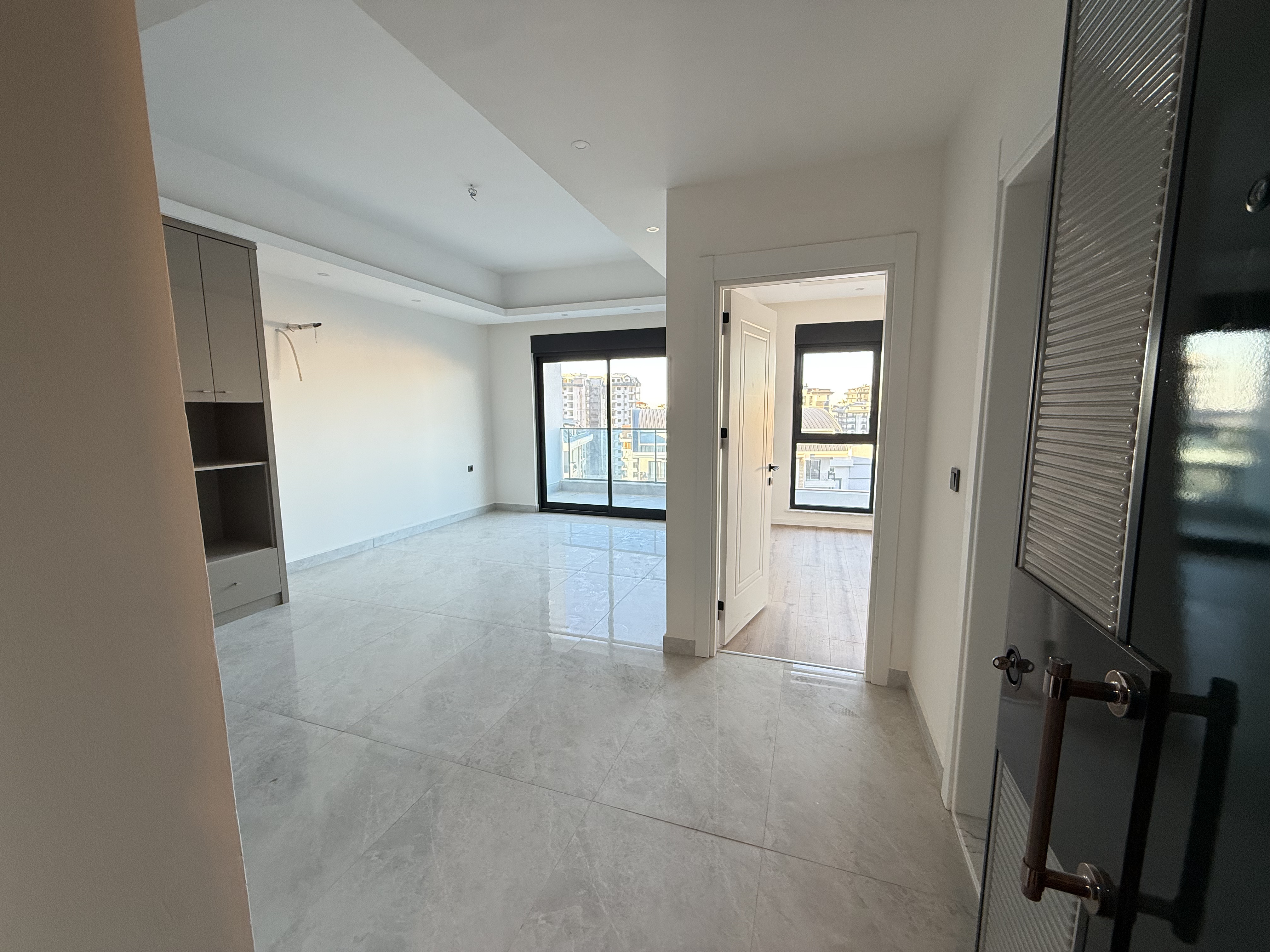 Living room with panoramic glazing and balcony access in an apartment in Mahmutlar, Turkey