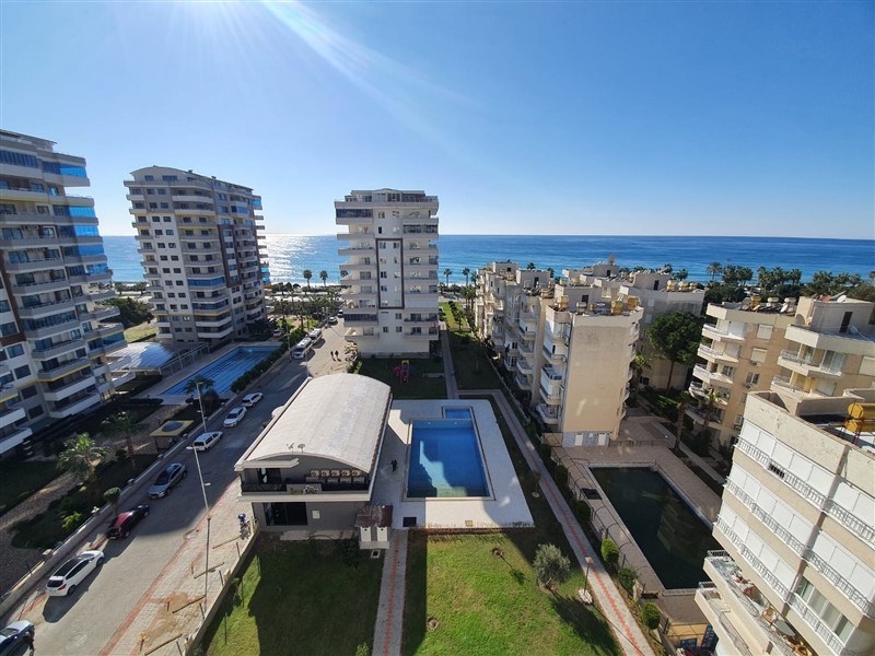 Sea view over a pool and green grounds: 2+1 apartment for sale in Mahmutlar, Alanya, Turkey — New Level Group
