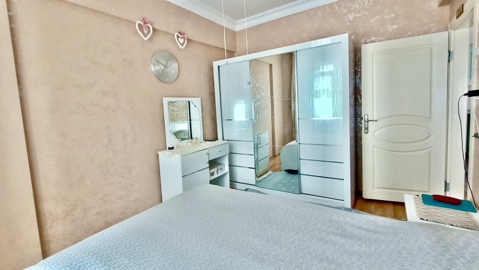 Квартира 2+1 125 м2 в центре Махмутлара – с мебелью, после ремонта, 350 м до моря