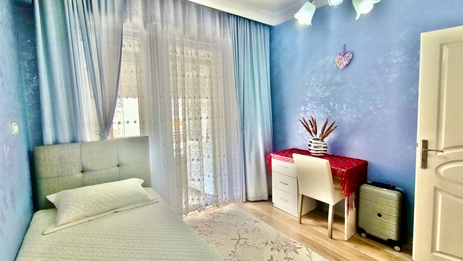 Квартира 2+1 125 м2 в центре Махмутлара – с мебелью, после ремонта, 350 м до моря