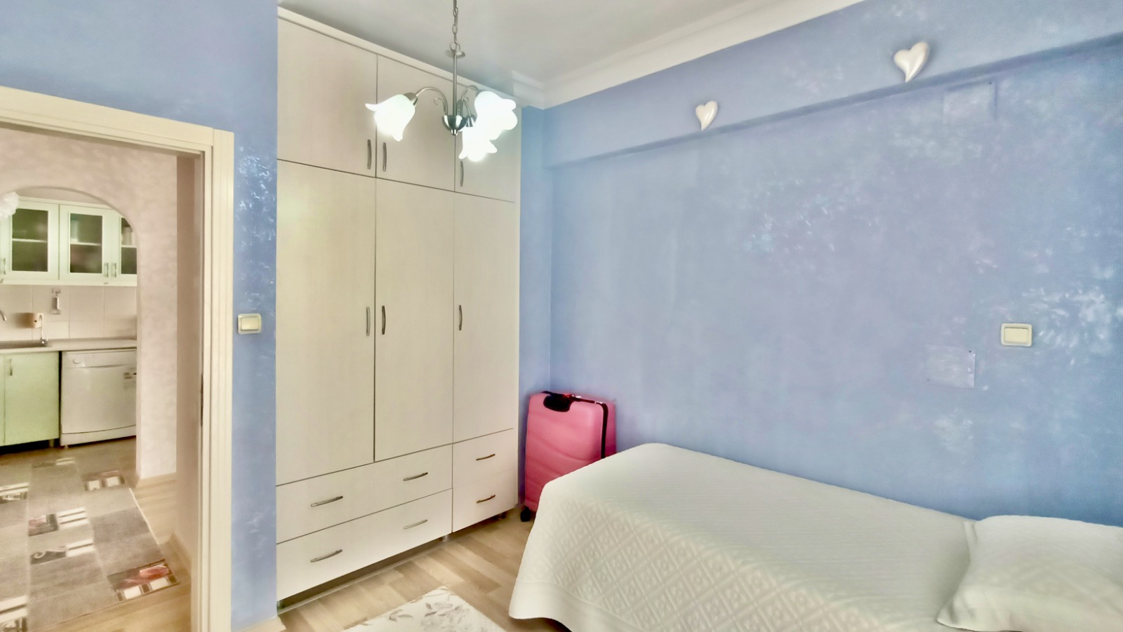 Квартира 2+1 125 м2 в центре Махмутлара – с мебелью, после ремонта, 350 м до моря