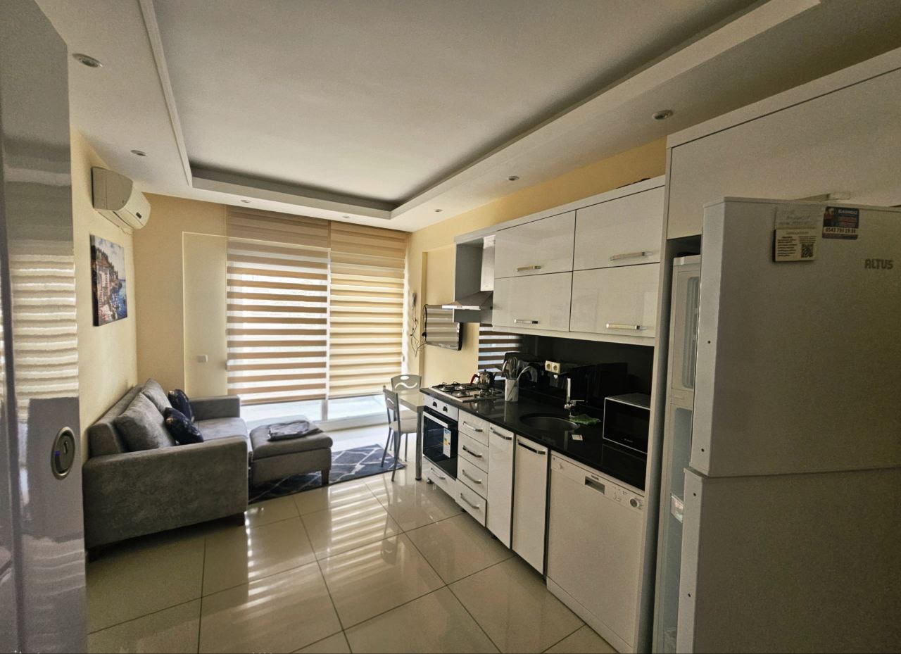 Alanya merkezinde, Kleopatra Plajı yakınında, denize 300 metre mesafede, eşyalı 1+1 daire.
