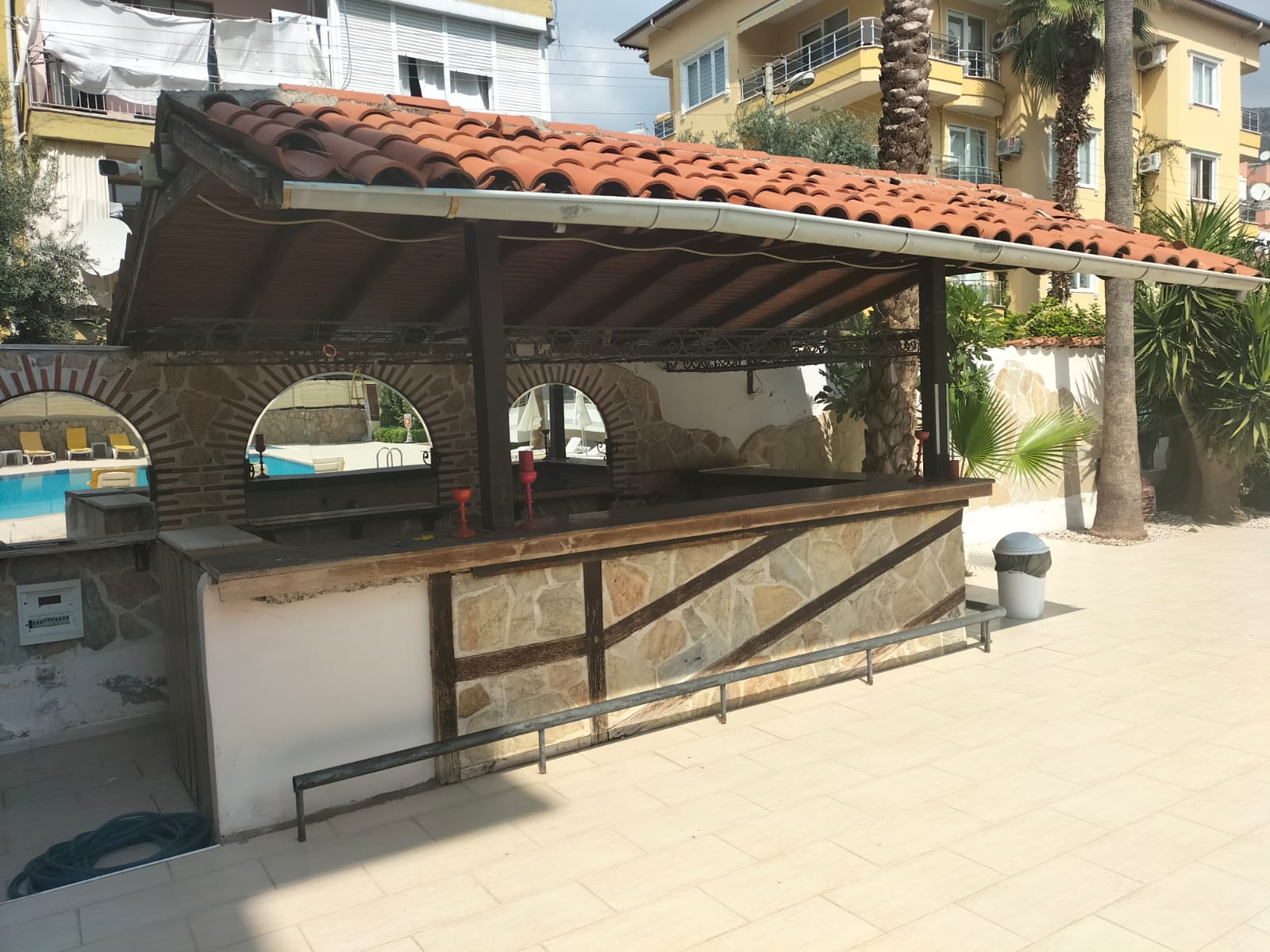Alanya merkezinde, Kleopatra Plajı yakınında, denize 300 metre mesafede, eşyalı 1+1 daire.