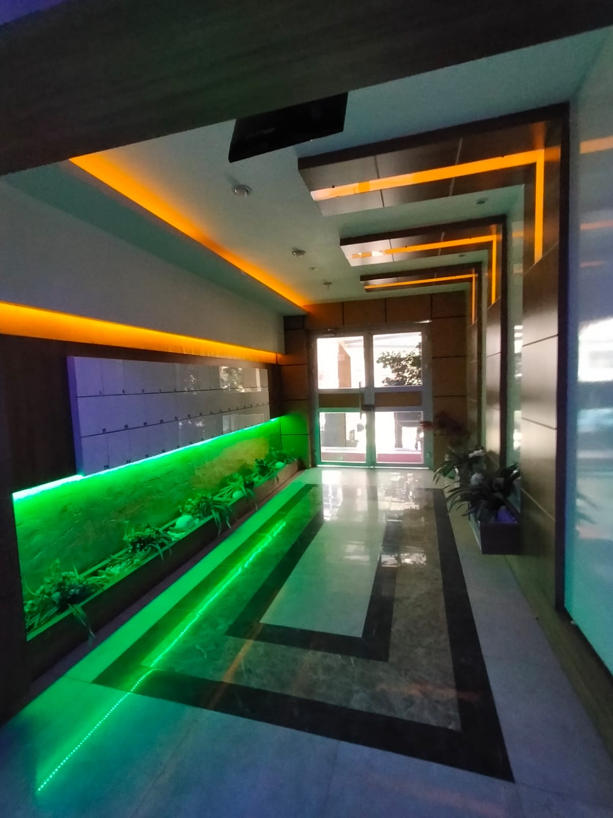 Alanya merkezinde, Kleopatra Plajı yakınında, denize 300 metre mesafede, eşyalı 1+1 daire.
