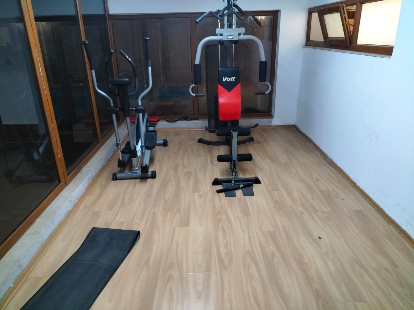 Alanya merkezinde, Kleopatra Plajı yakınında, denize 300 metre mesafede, eşyalı 1+1 daire.