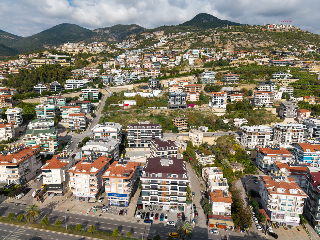 A three-room apartment in the center of Alanya - a new property in a comfort-class residence