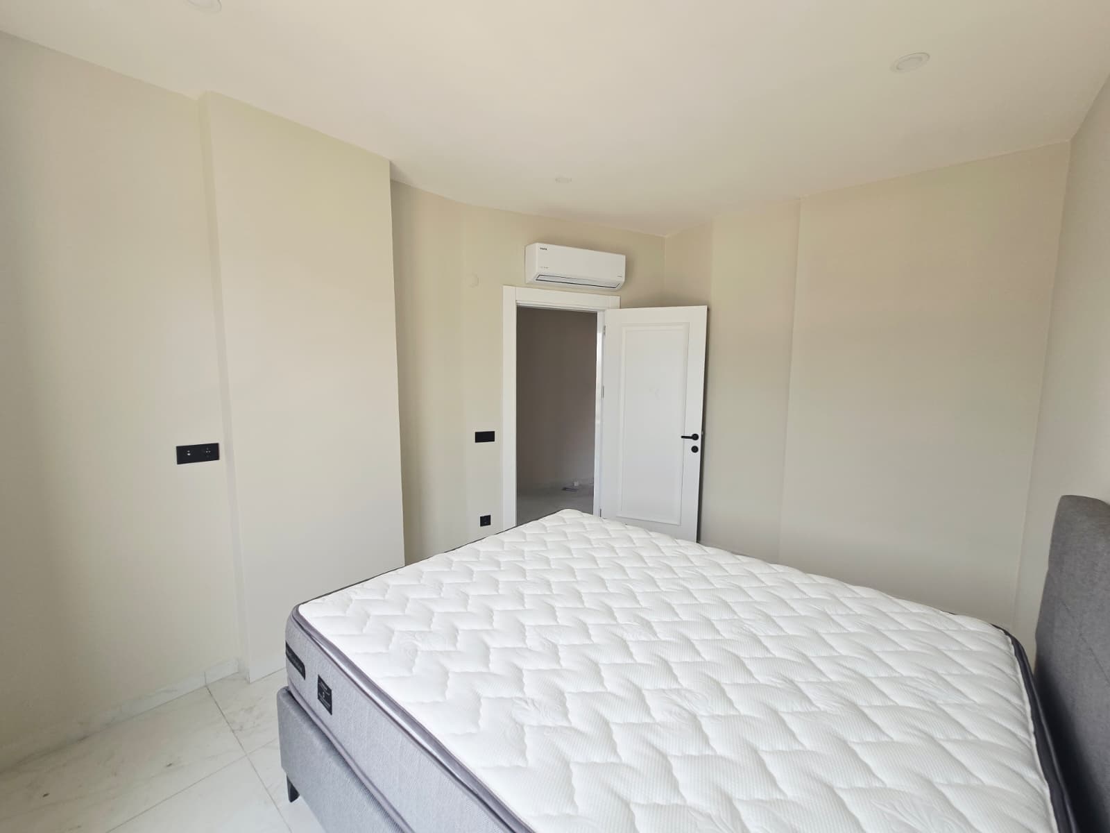 1+1 apartment in the center of Alanya, Cleopatra Beach area - views of the sea and the fortress