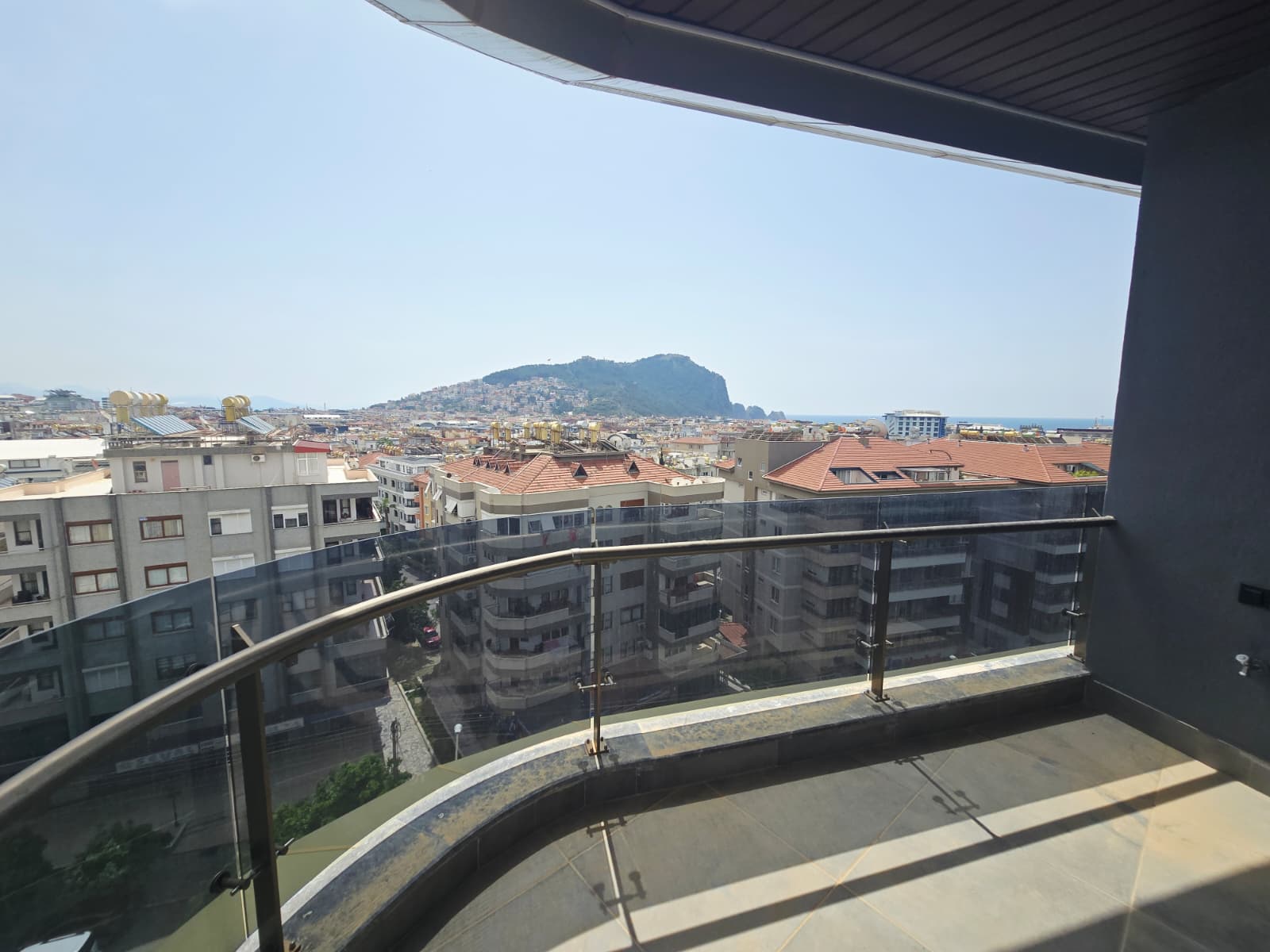1+1 apartment in the center of Alanya, Cleopatra Beach area - views of the sea and the fortress
