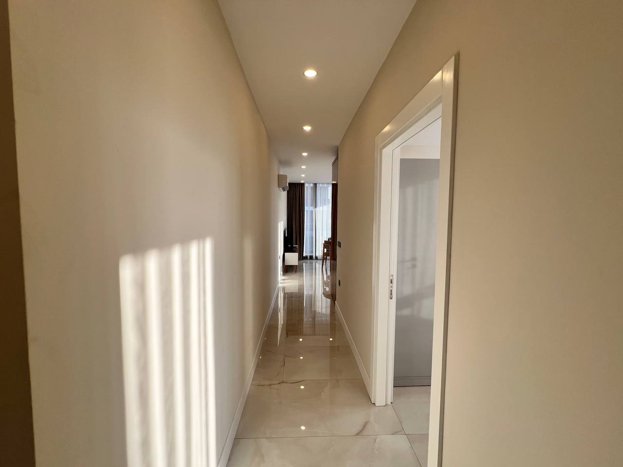 Alanya'nın merkezinde, Kleopatra Plajı bölgesinde, sahibinden doğrudan kiralık, eşyalı 2+1 daire.