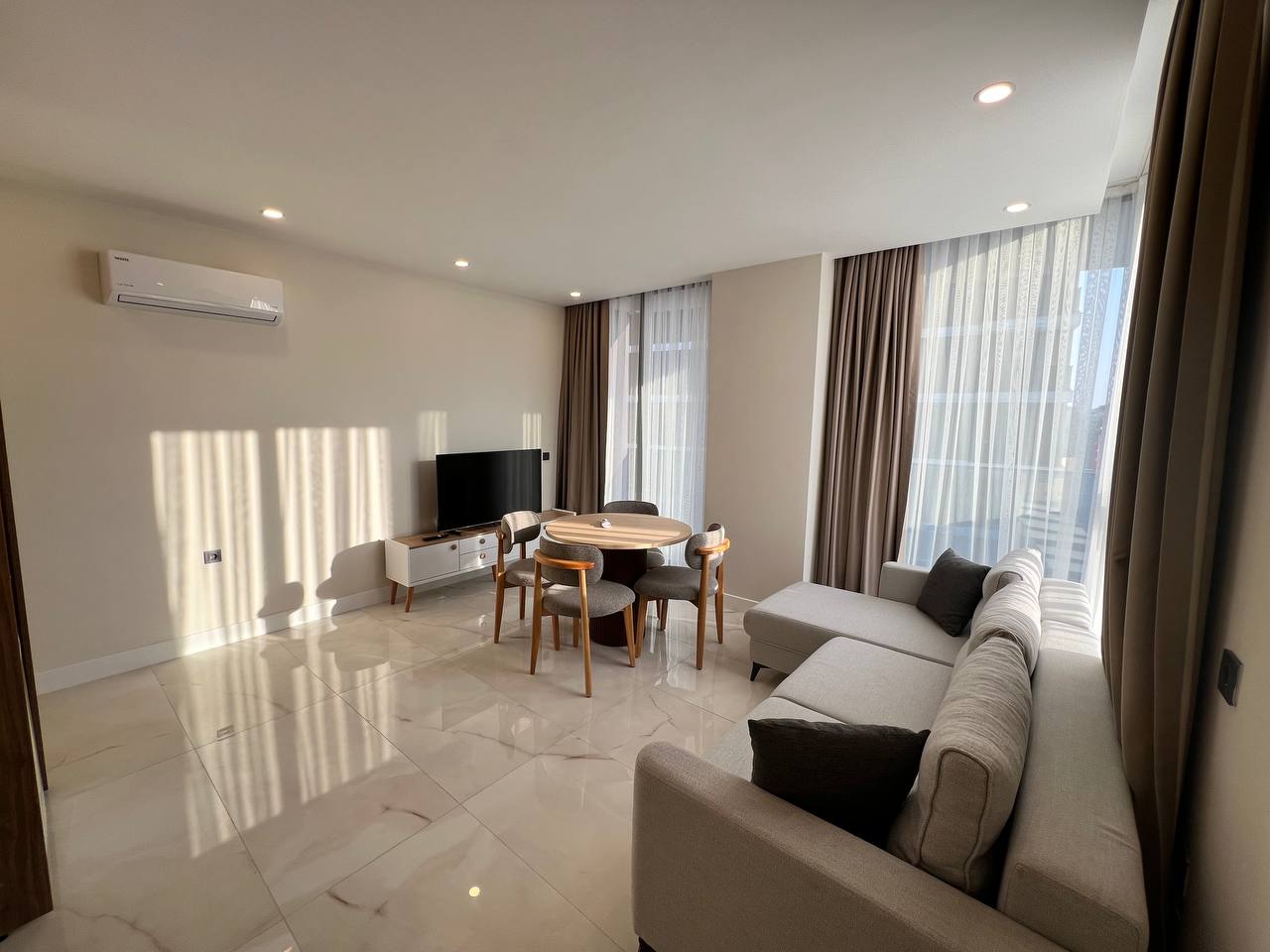 Alanya'nın merkezinde, Kleopatra Plajı bölgesinde, sahibinden doğrudan kiralık, eşyalı 2+1 daire.
