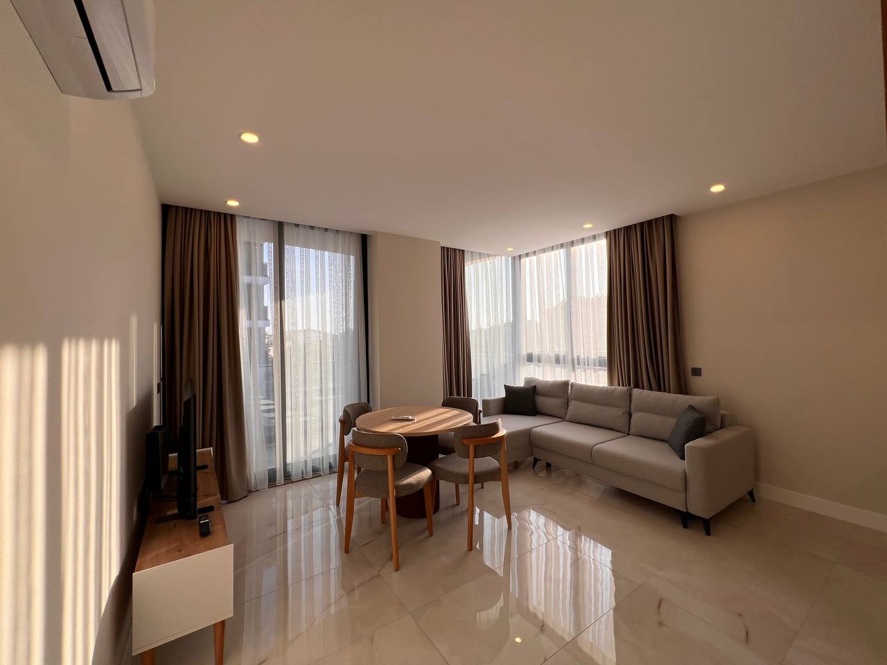 Alanya'nın merkezinde, Kleopatra Plajı bölgesinde, sahibinden doğrudan kiralık, eşyalı 2+1 daire.