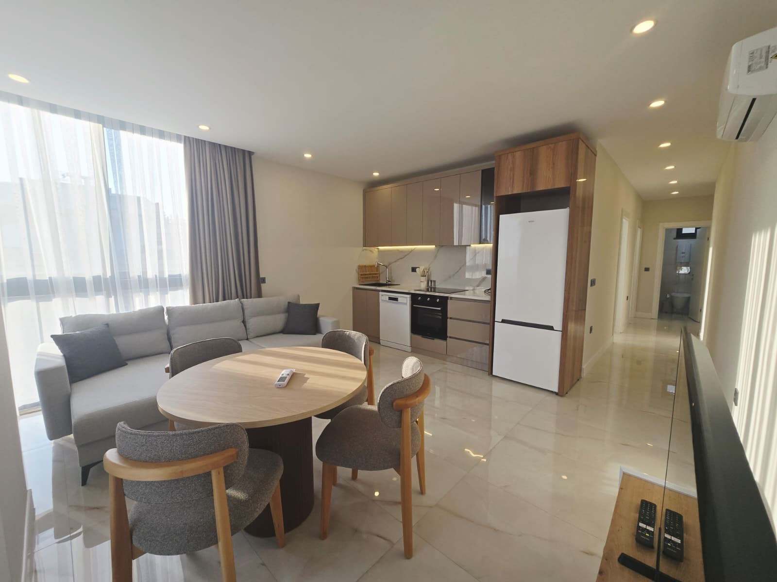 Alanya'nın merkezinde, Kleopatra Plajı bölgesinde, sahibinden doğrudan kiralık, eşyalı 2+1 daire.