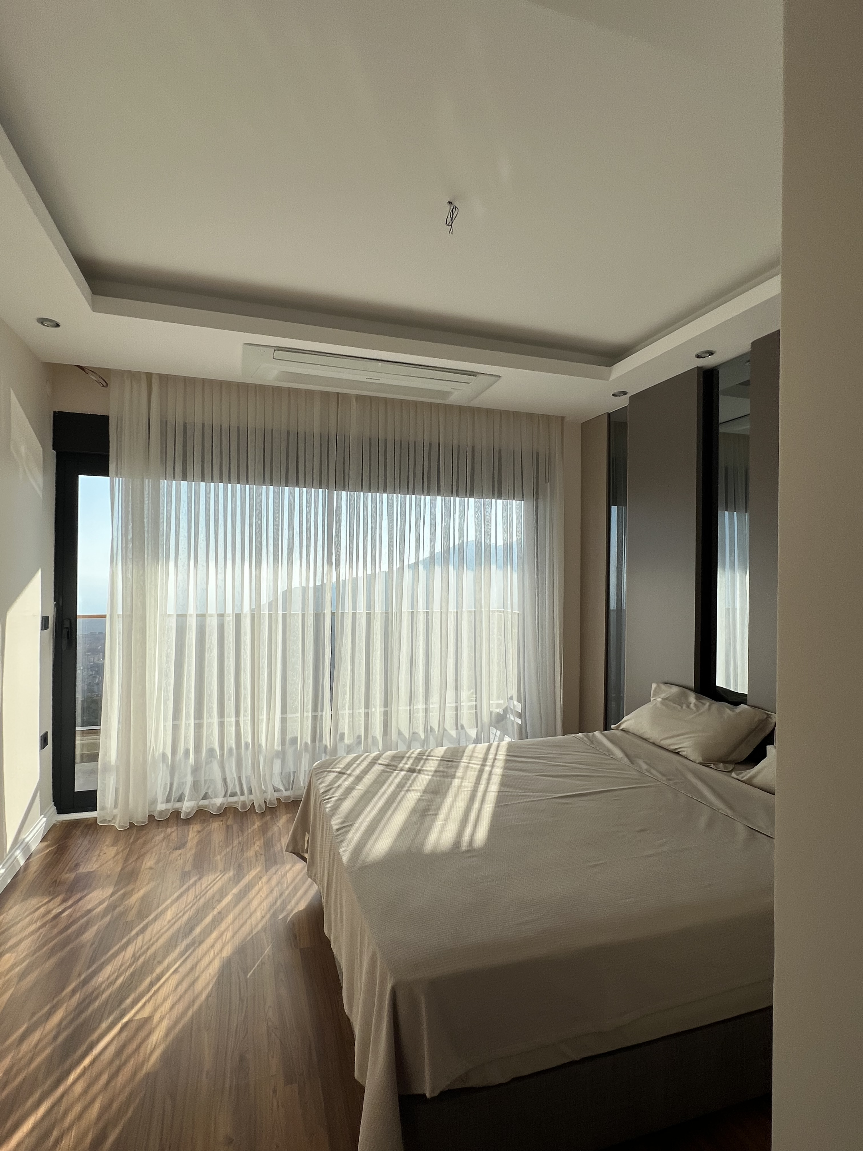 Alanya Bektaş bölgesinde, panoramik manzaralı ve özel araziye sahip lüks villa.