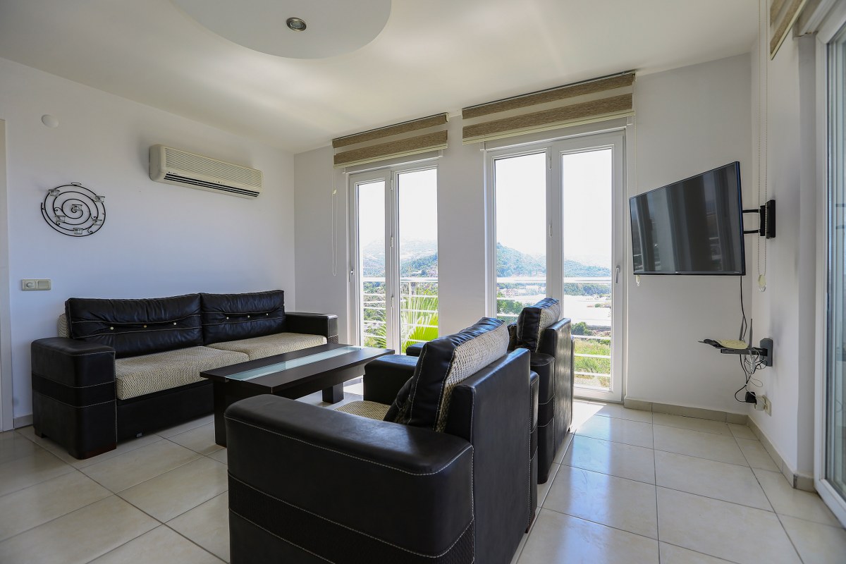 Alanya Konaklı'da panoramik manzaralı 3+1 dubleks çatı katı dairesi