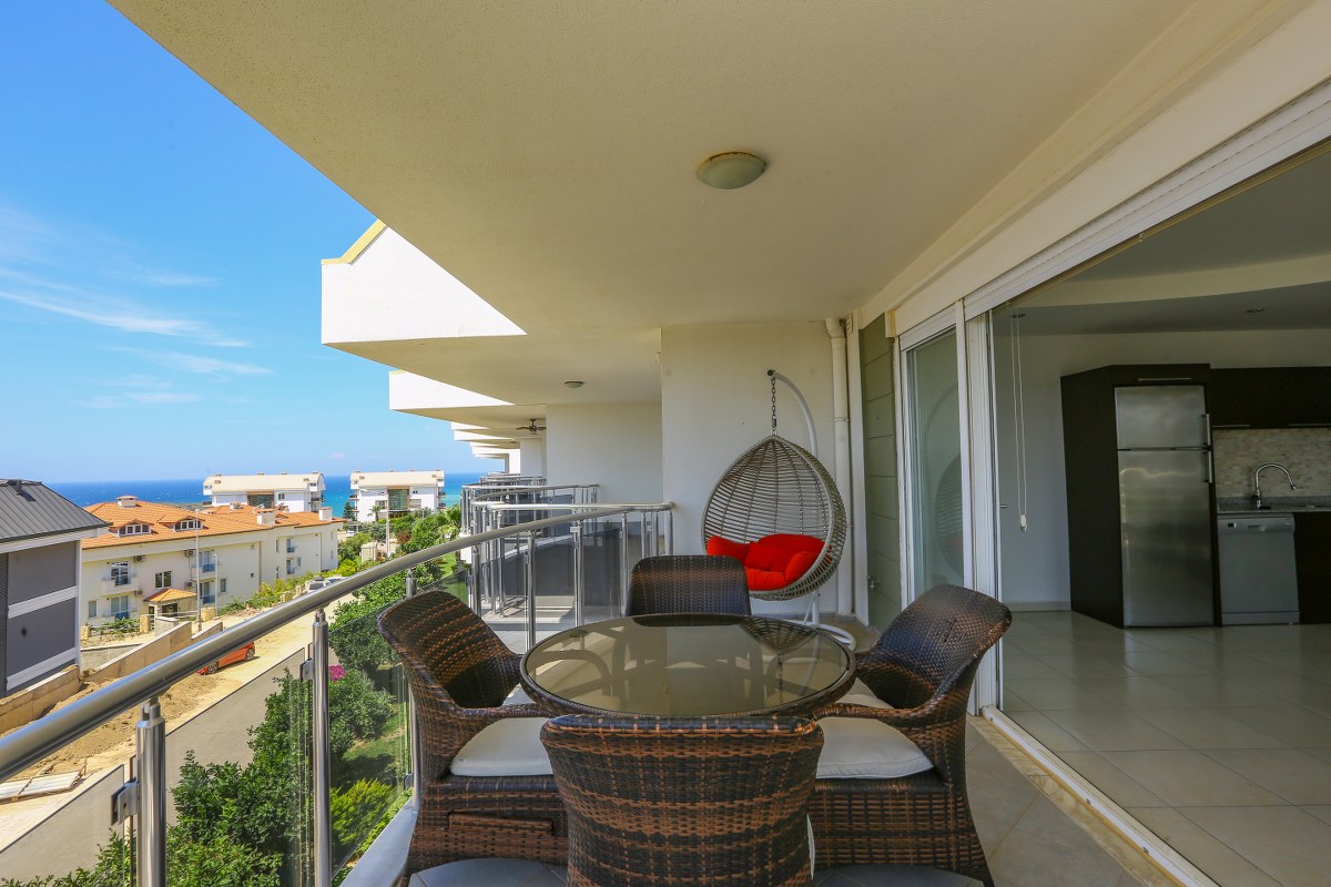 Alanya Konaklı'da panoramik manzaralı 3+1 dubleks çatı katı dairesi