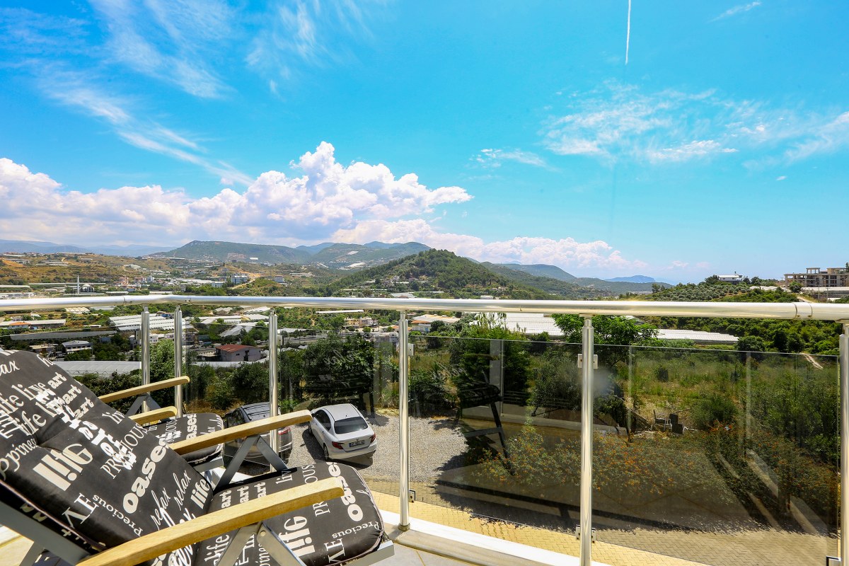 Alanya Konaklı'da panoramik manzaralı 3+1 dubleks çatı katı dairesi