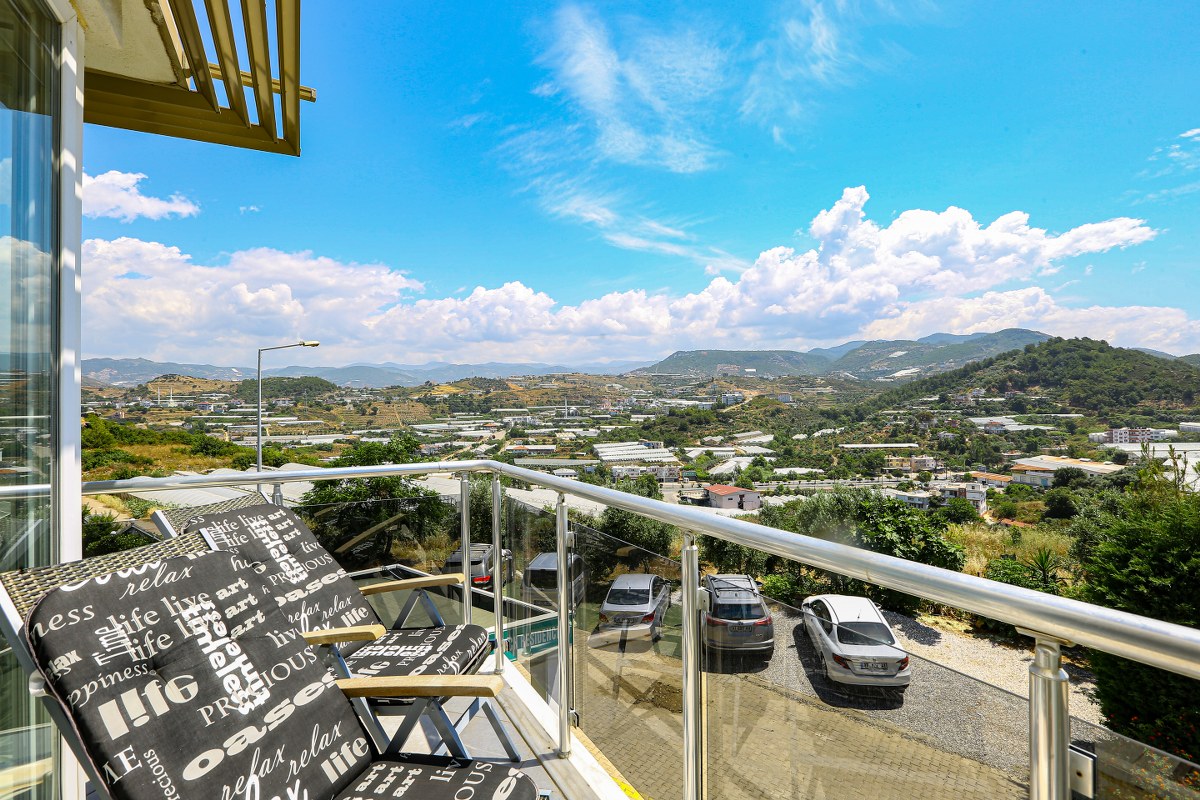 Alanya Konaklı'da panoramik manzaralı 3+1 dubleks çatı katı dairesi