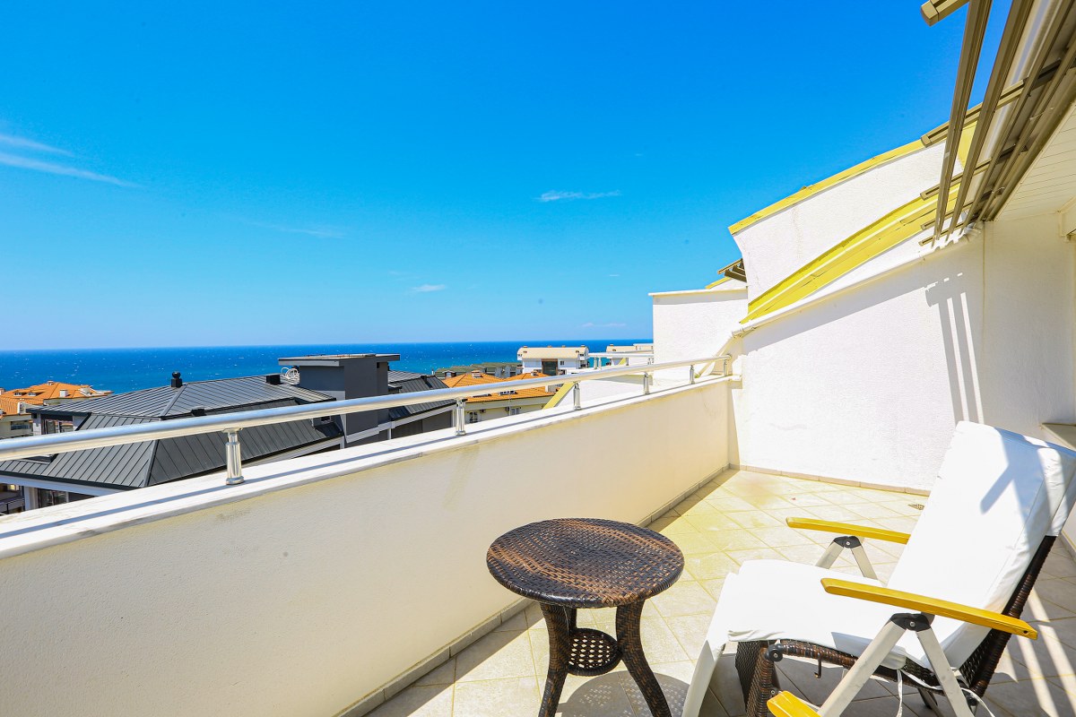 Alanya Konaklı'da panoramik manzaralı 3+1 dubleks çatı katı dairesi