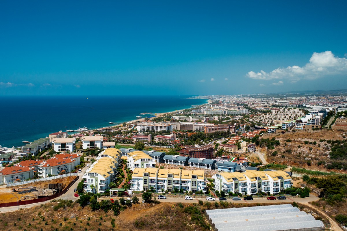 Alanya Konaklı'da panoramik manzaralı 3+1 dubleks çatı katı dairesi