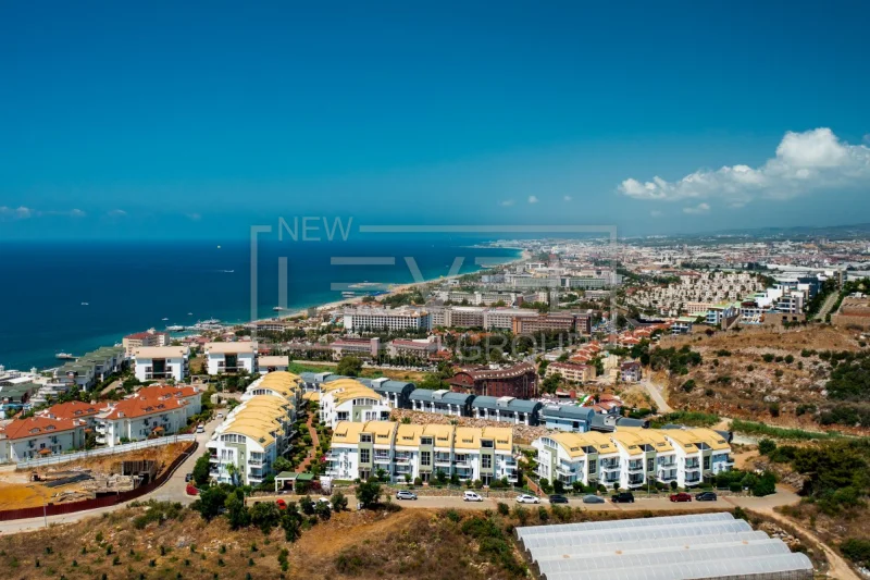 Alanya Konaklı'da panoramik manzaralı 3+1 dubleks çatı katı dairesi