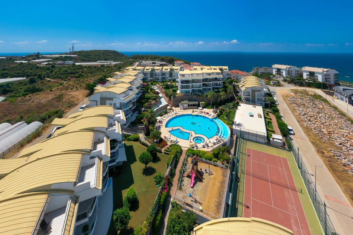 Alanya Konaklı'da panoramik manzaralı 3+1 dubleks çatı katı dairesi