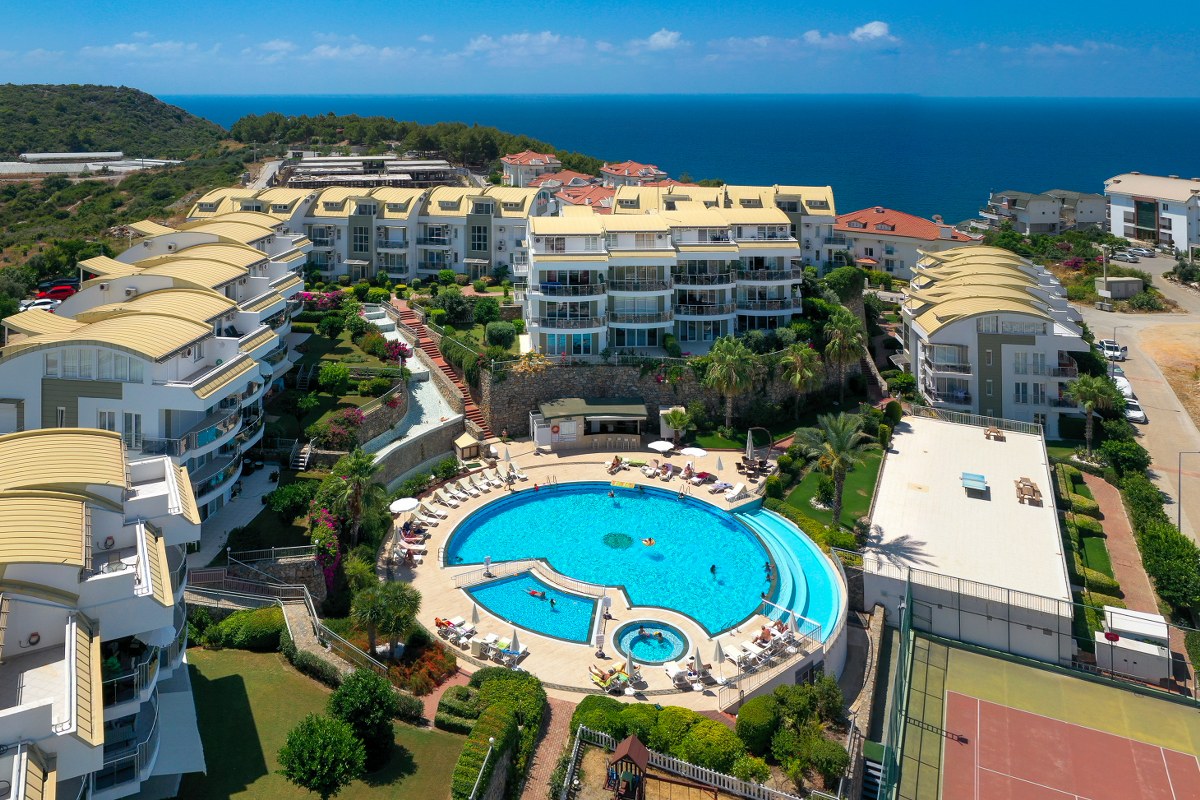 Alanya Konaklı'da panoramik manzaralı 3+1 dubleks çatı katı dairesi