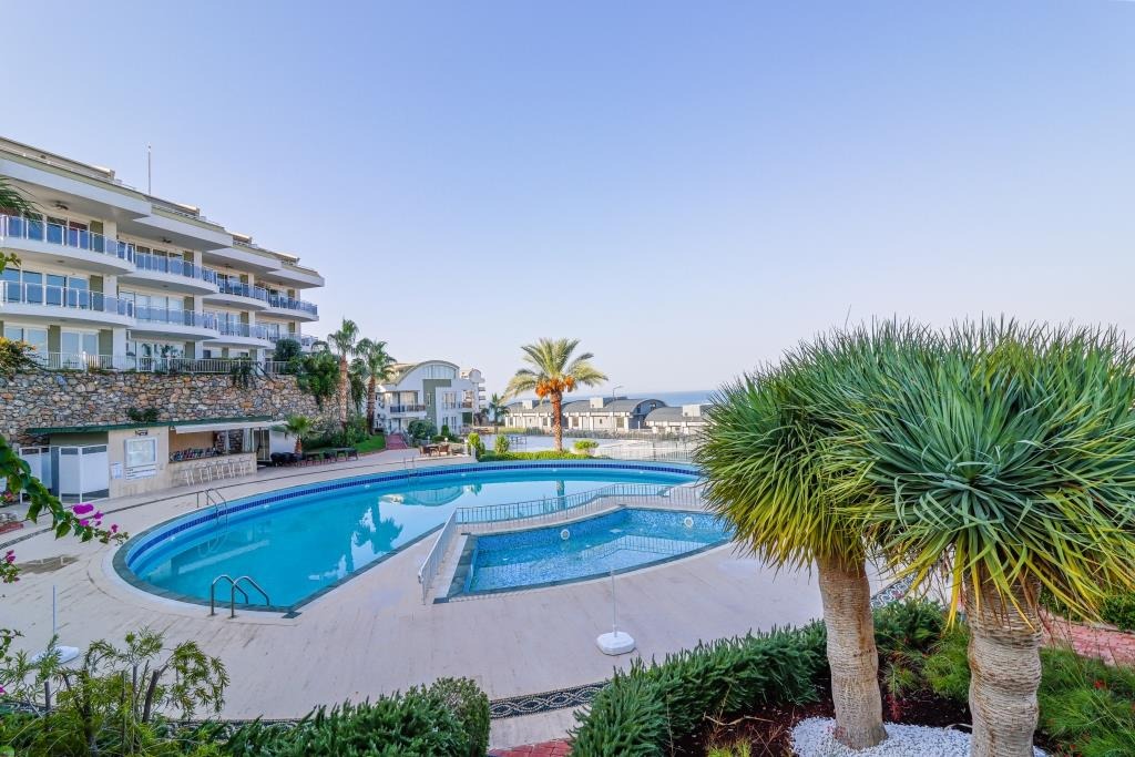 Alanya Konaklı'da panoramik manzaralı 3+1 dubleks çatı katı dairesi