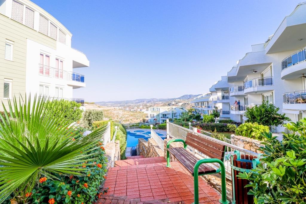 Alanya Konaklı'da panoramik manzaralı 3+1 dubleks çatı katı dairesi