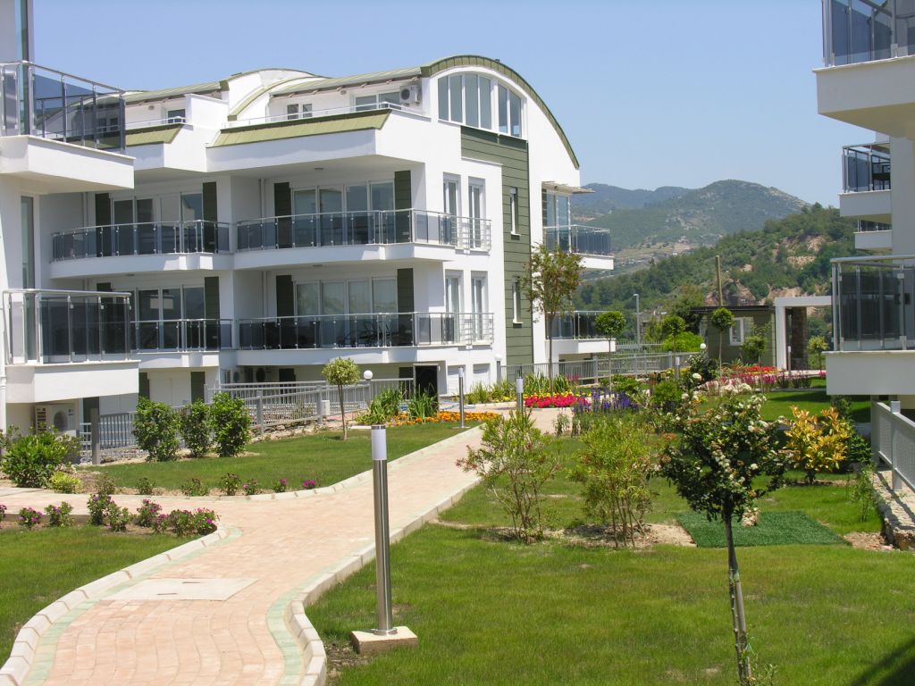 Alanya Konaklı'da panoramik manzaralı 3+1 dubleks çatı katı dairesi