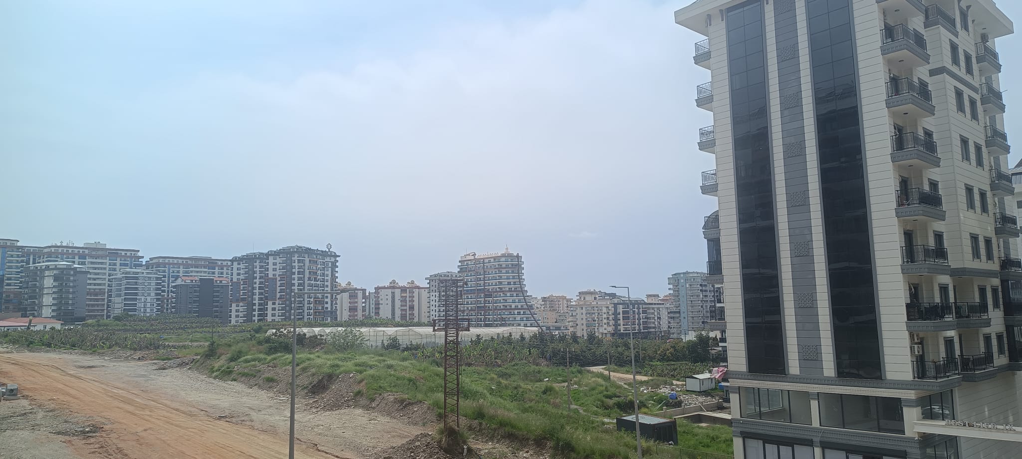 1+1 apartment in the center of Mahmutlar - affordable price, new building
