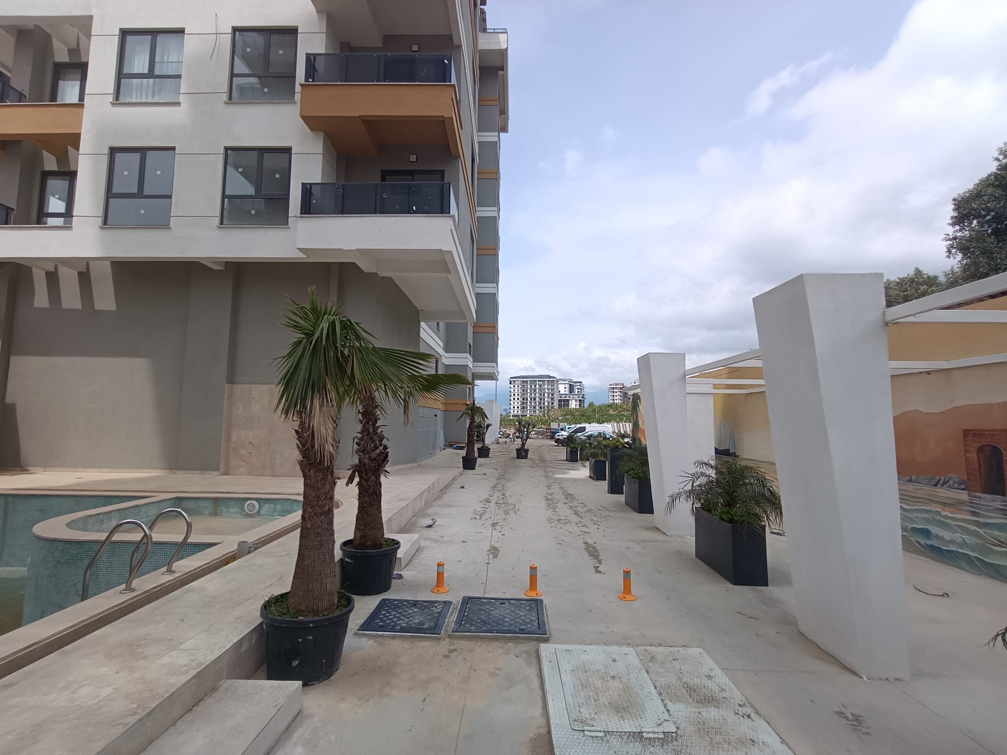 1+1 apartment in the center of Mahmutlar - affordable price, new building