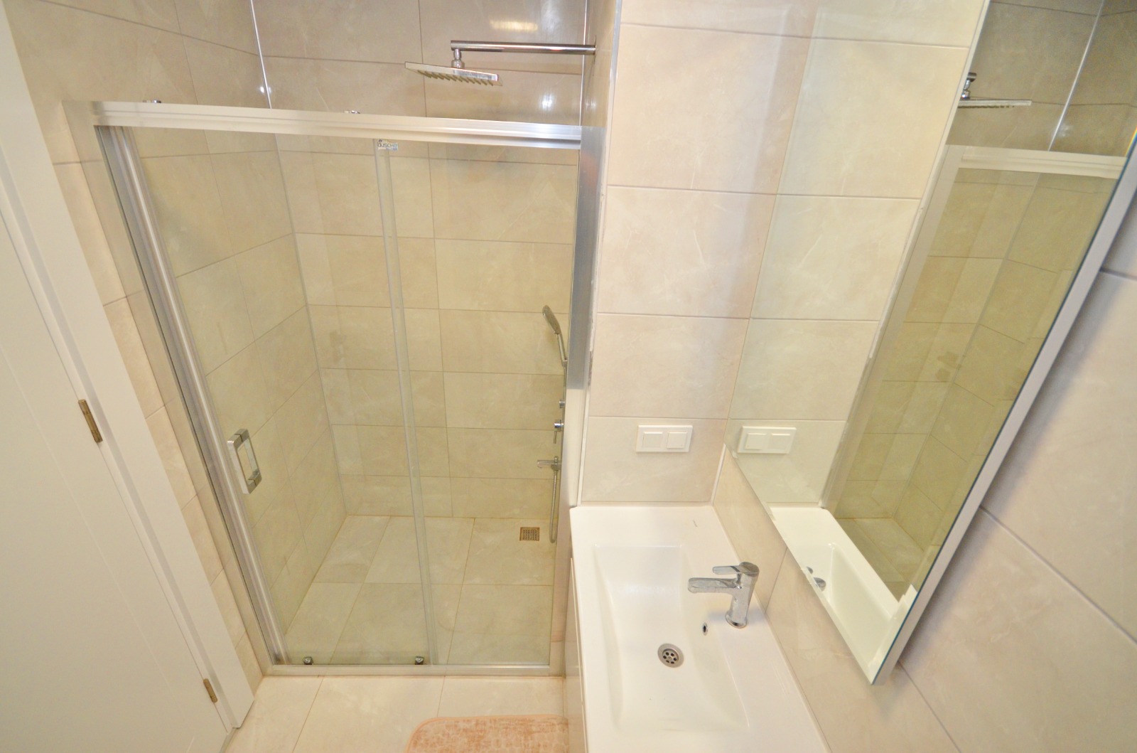 A 2-bedroom apartment on the first line in Mahmutlar – sea view, heated floors, from the owner