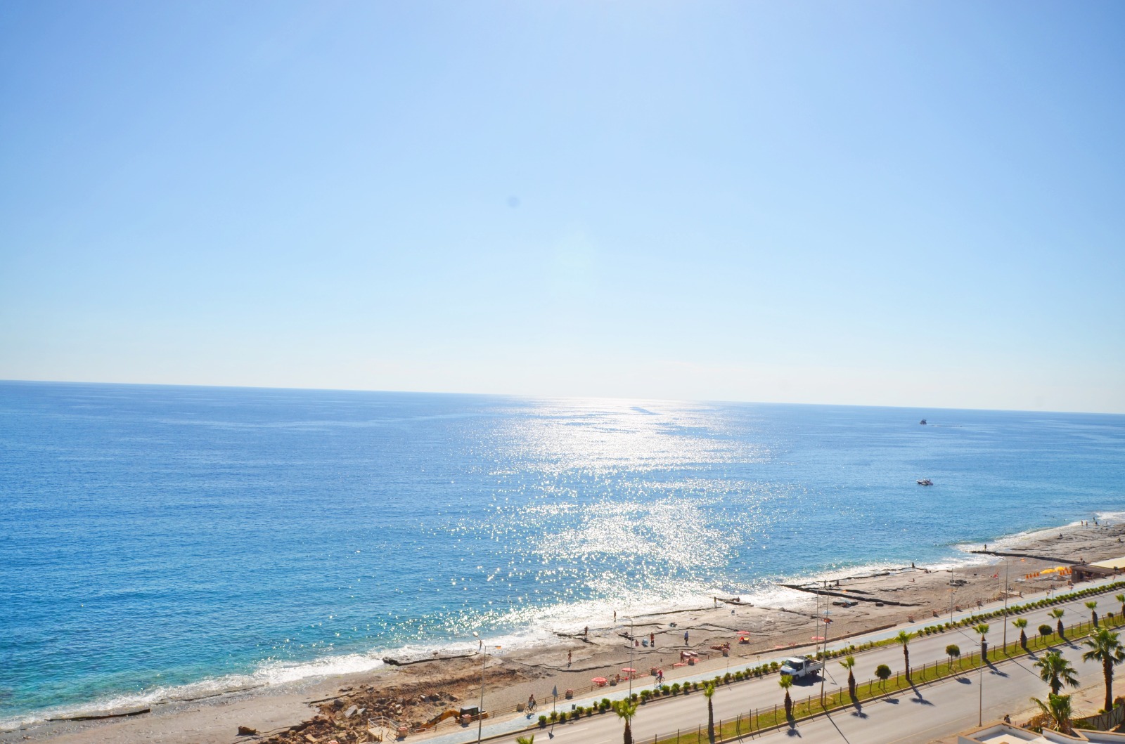 A 2-bedroom apartment on the first line in Mahmutlar – sea view, heated floors, from the owner