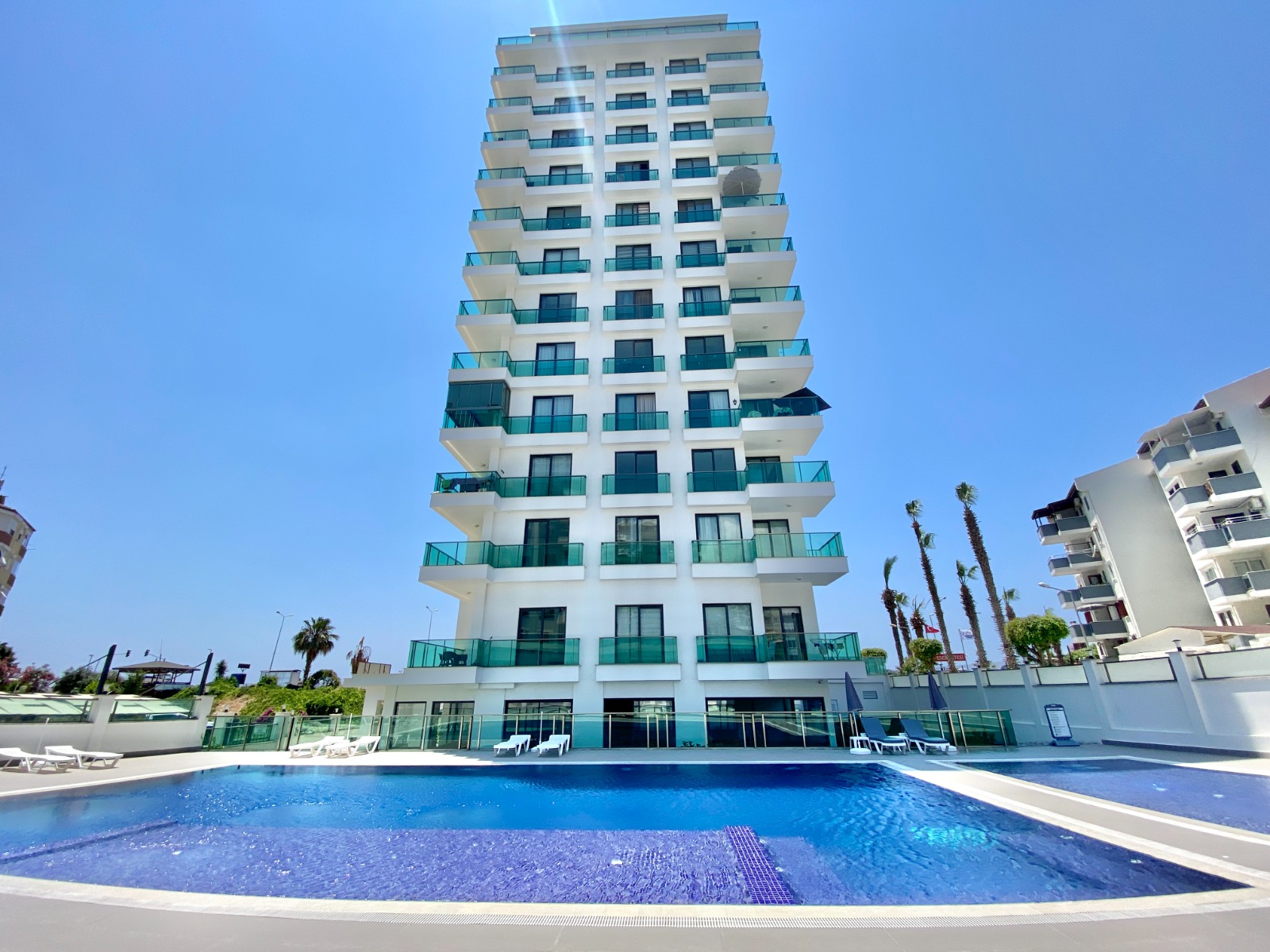 A 2-bedroom apartment on the first line in Mahmutlar – sea view, heated floors, from the owner