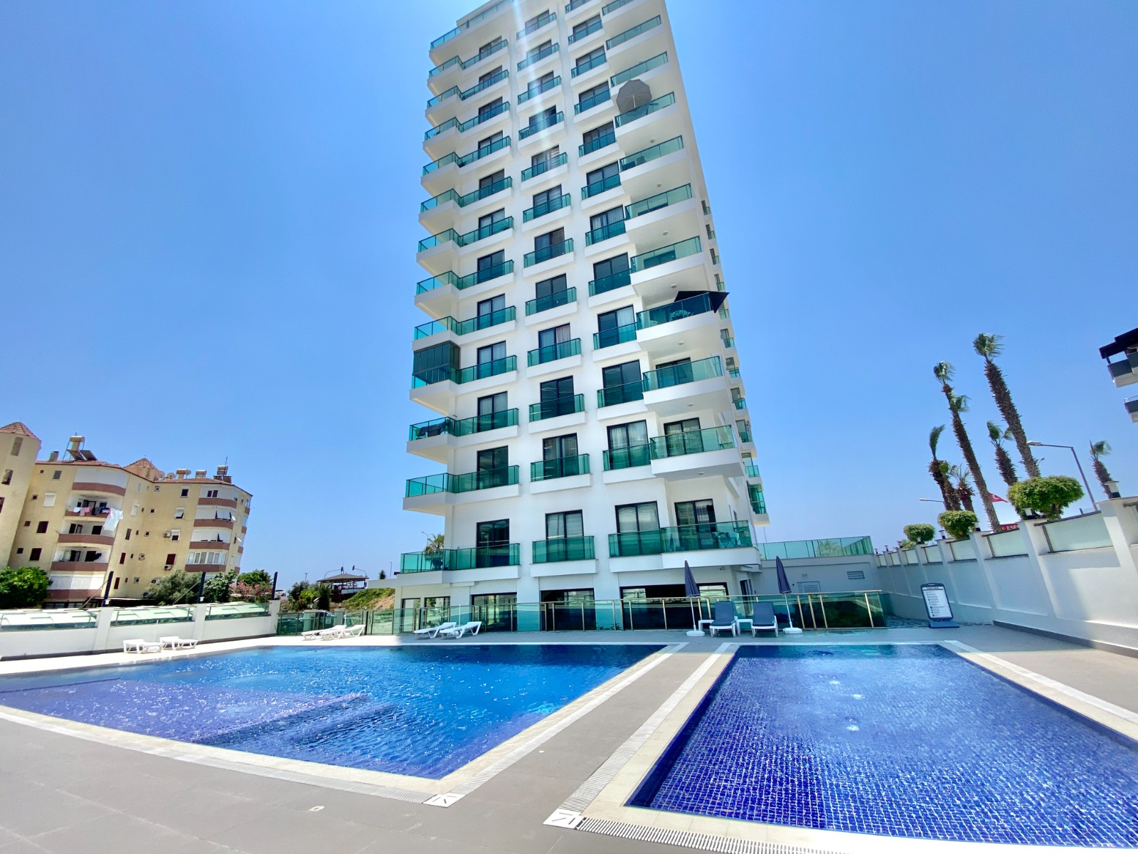 A 2-bedroom apartment on the first line in Mahmutlar – sea view, heated floors, from the owner