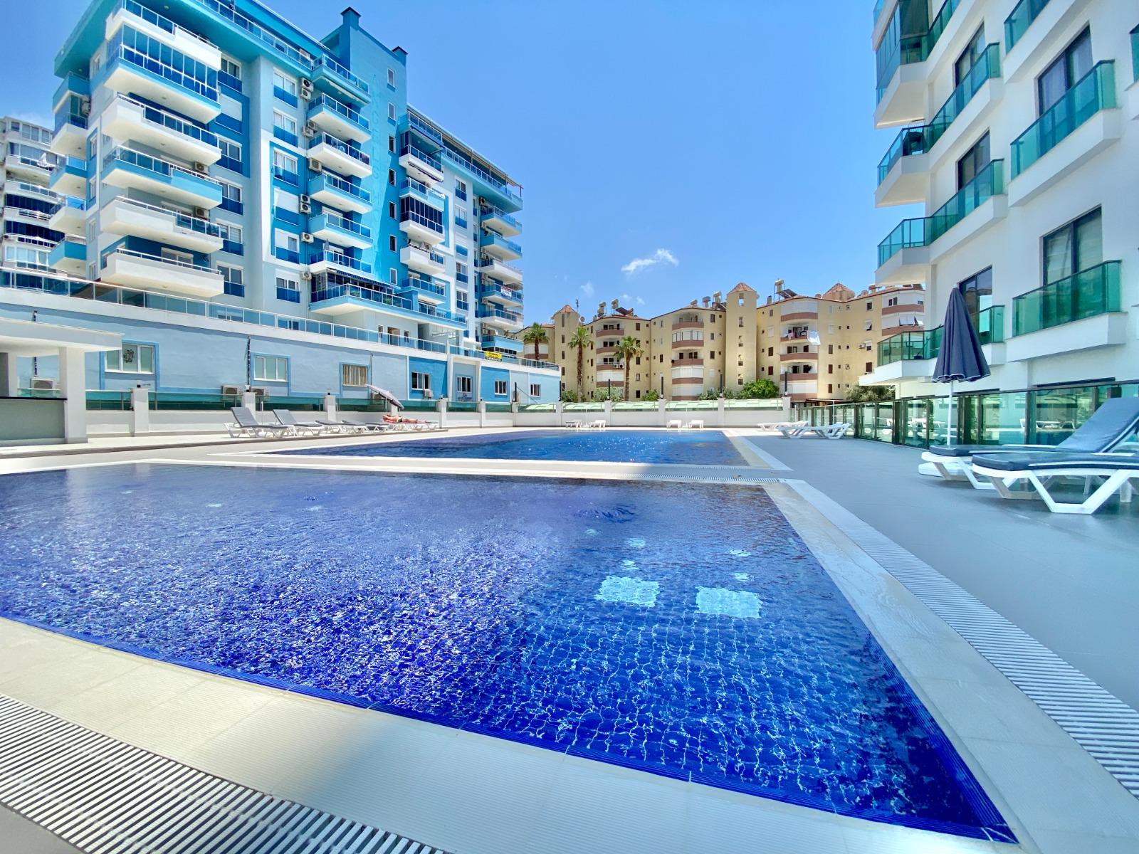 A 2-bedroom apartment on the first line in Mahmutlar – sea view, heated floors, from the owner