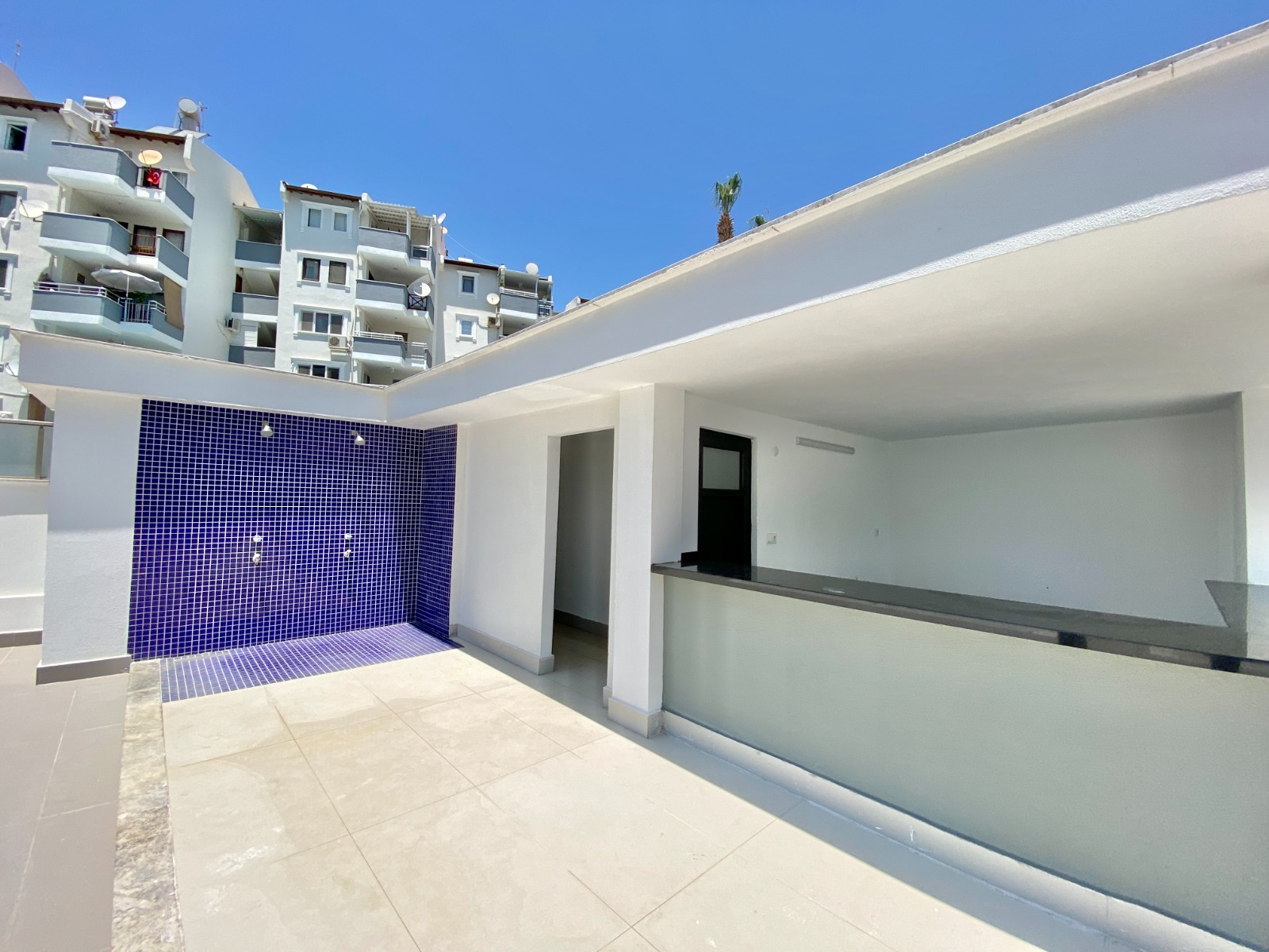 A 2-bedroom apartment on the first line in Mahmutlar – sea view, heated floors, from the owner