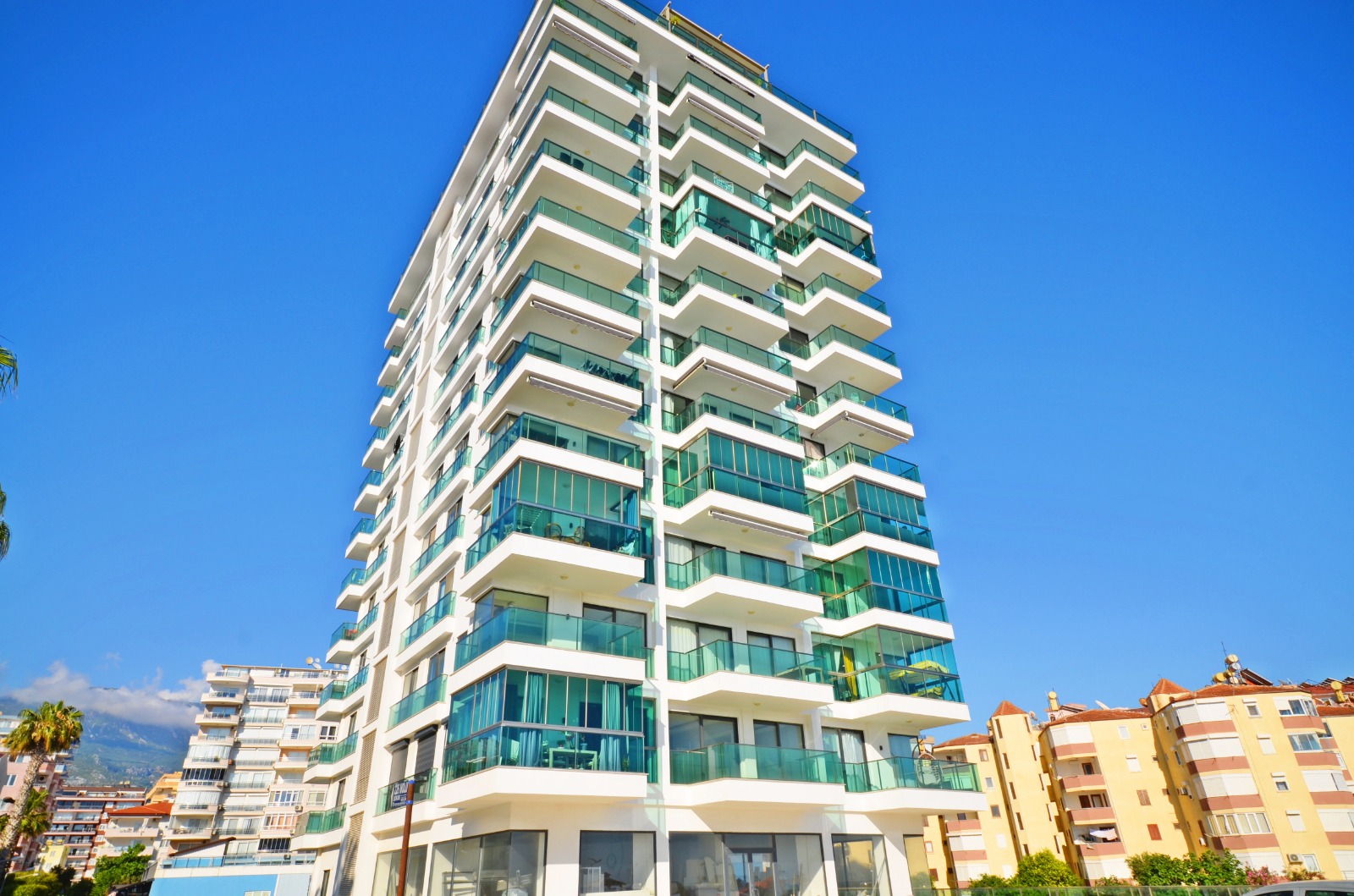 A 2-bedroom apartment on the first line in Mahmutlar – sea view, heated floors, from the owner