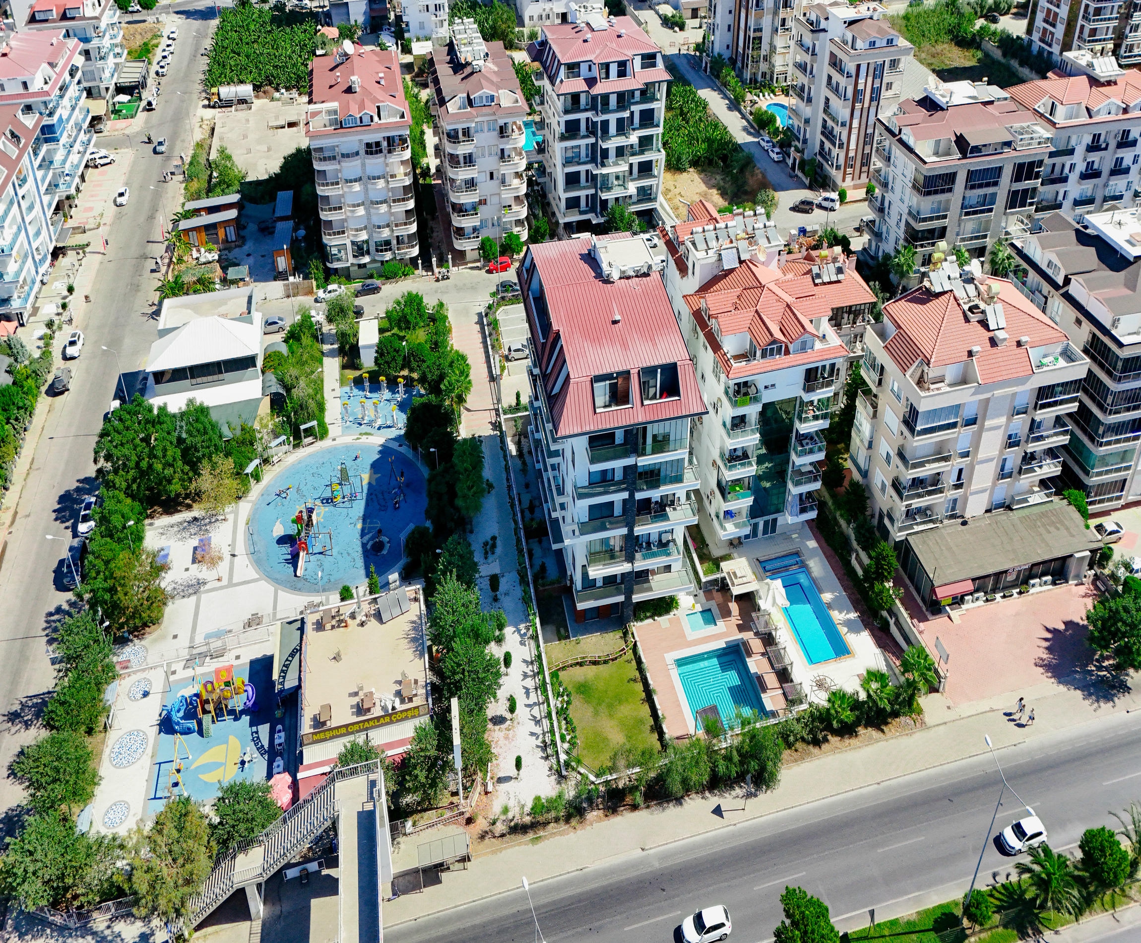 Kestel'de deniz manzaralı muhteşem 1+1 daire - birinci hat, vatandaşlığa uygun.