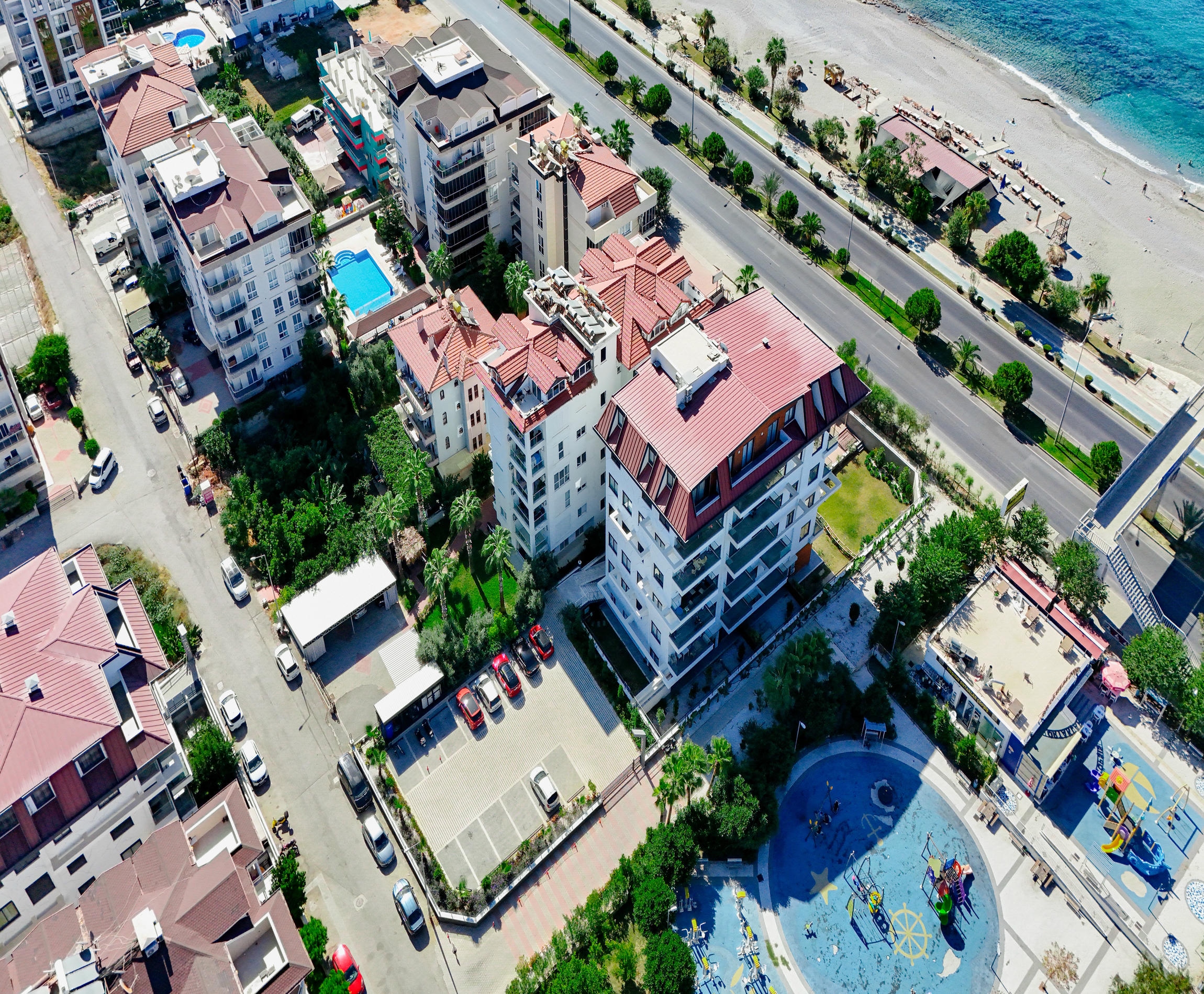 Kestel'de deniz manzaralı muhteşem 1+1 daire - birinci hat, vatandaşlığa uygun.