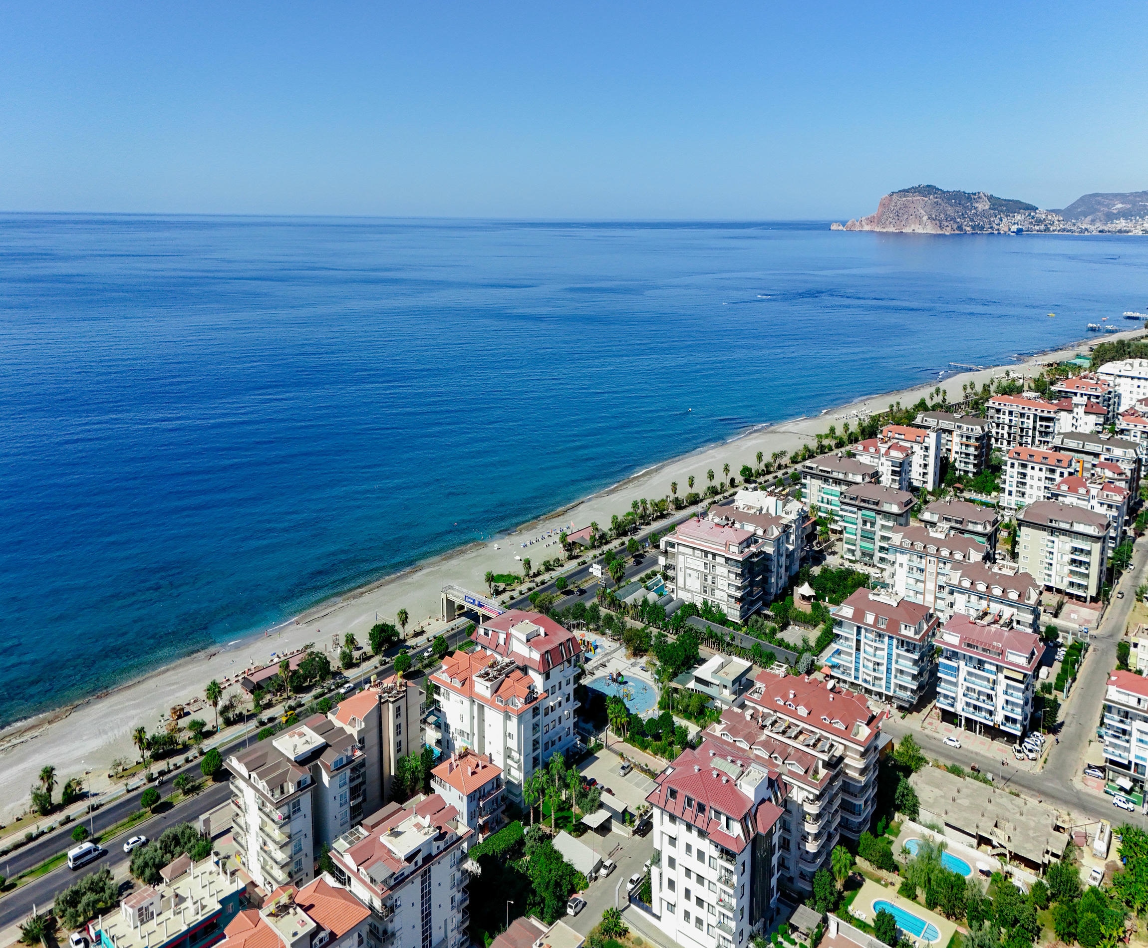 Kestel'de deniz manzaralı muhteşem 1+1 daire - birinci hat, vatandaşlığa uygun.