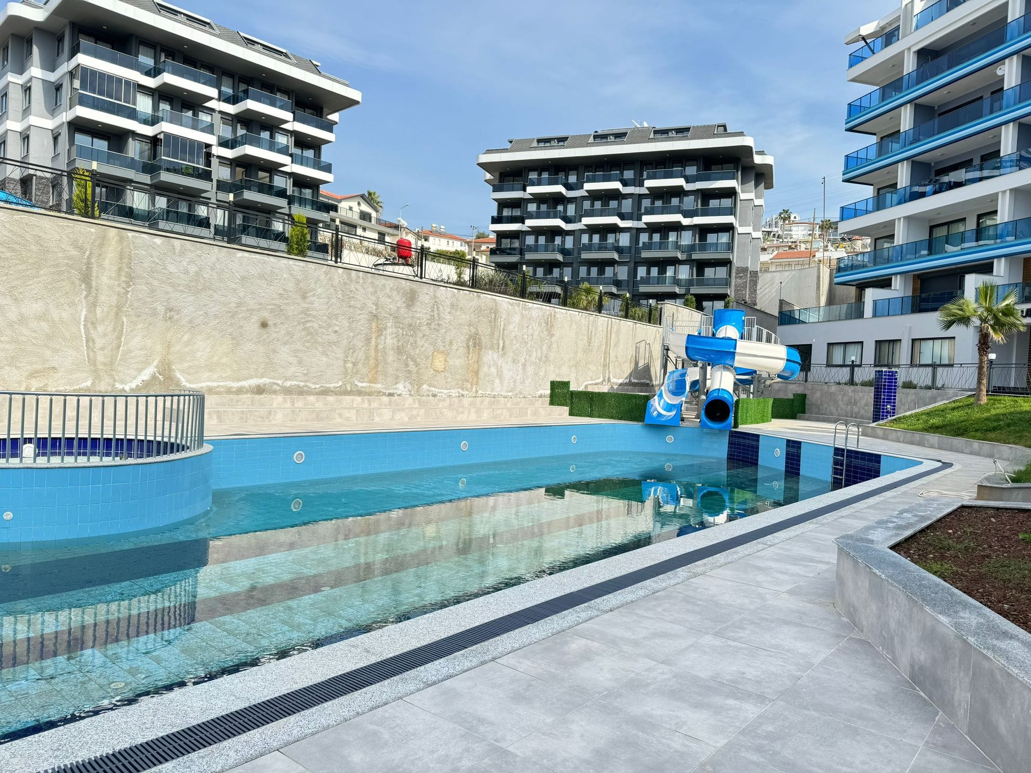 Садовый дуплекс 3+1 в Каргыджаке - собственный участок 300 м²