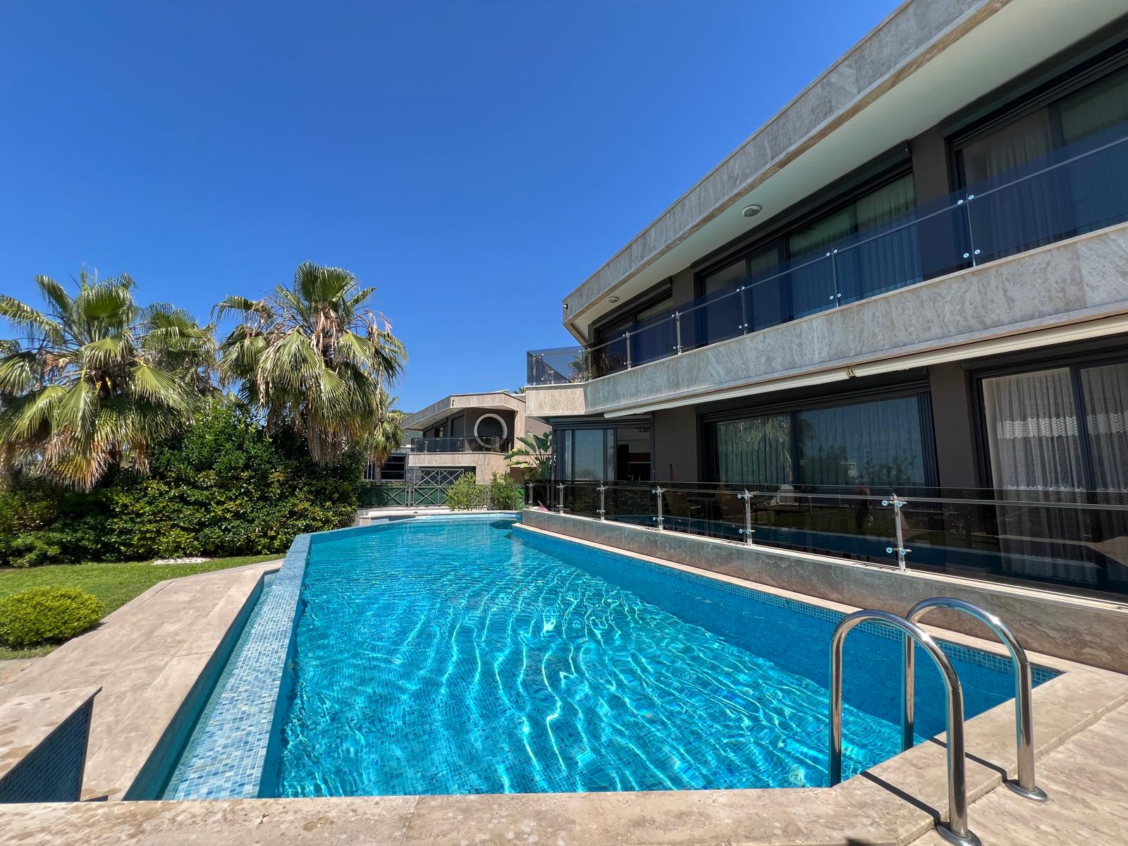 Alanya, Bektaş dağ bölgesinde lüks 4+1 villa - mobilyalı, yüzme havuzlu, panoramik manzaralı.