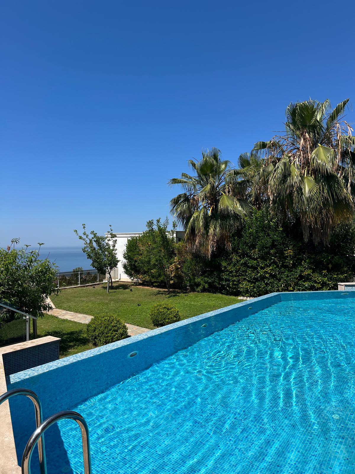Alanya, Bektaş dağ bölgesinde lüks 4+1 villa - mobilyalı, yüzme havuzlu, panoramik manzaralı.