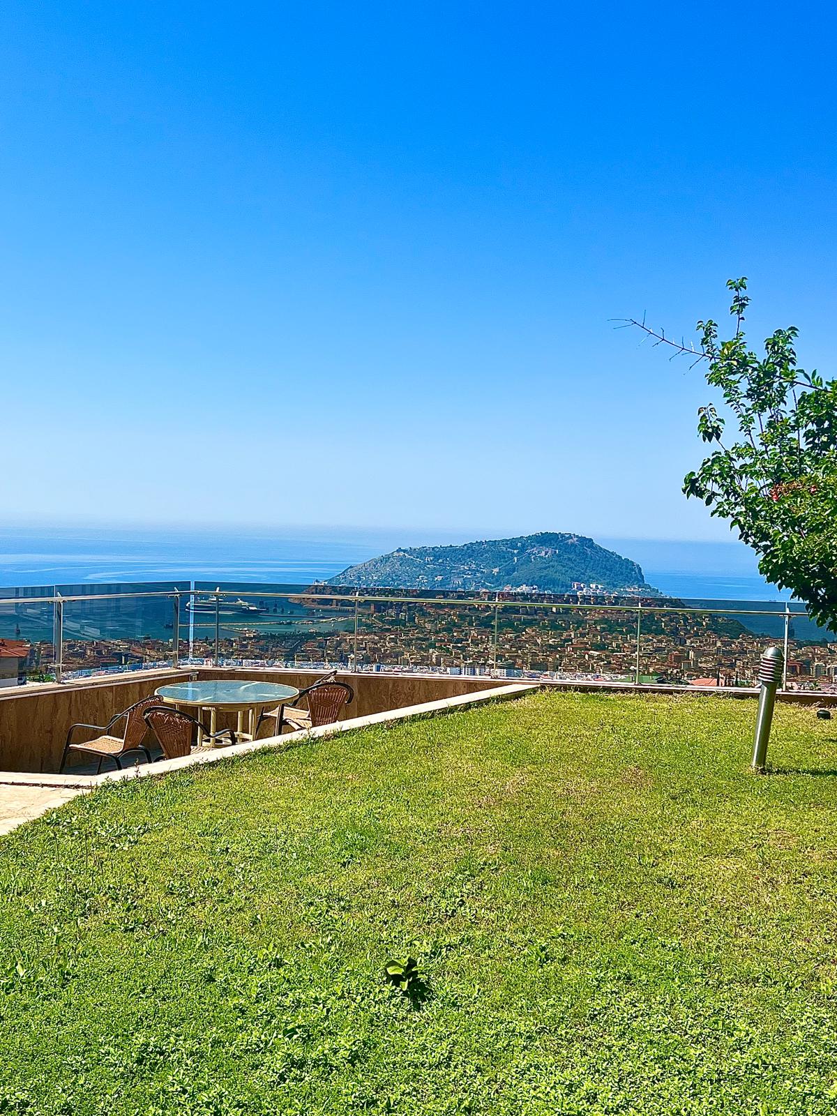 Alanya, Bektaş dağ bölgesinde lüks 4+1 villa - mobilyalı, yüzme havuzlu, panoramik manzaralı.