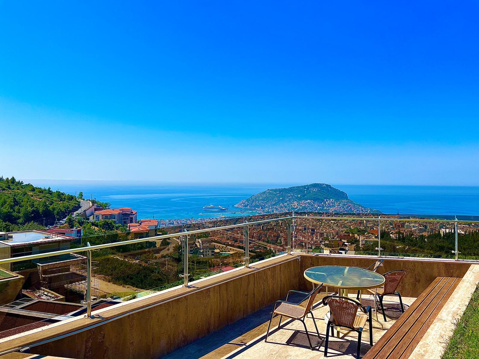 Alanya, Bektaş dağ bölgesinde lüks 4+1 villa - mobilyalı, yüzme havuzlu, panoramik manzaralı.