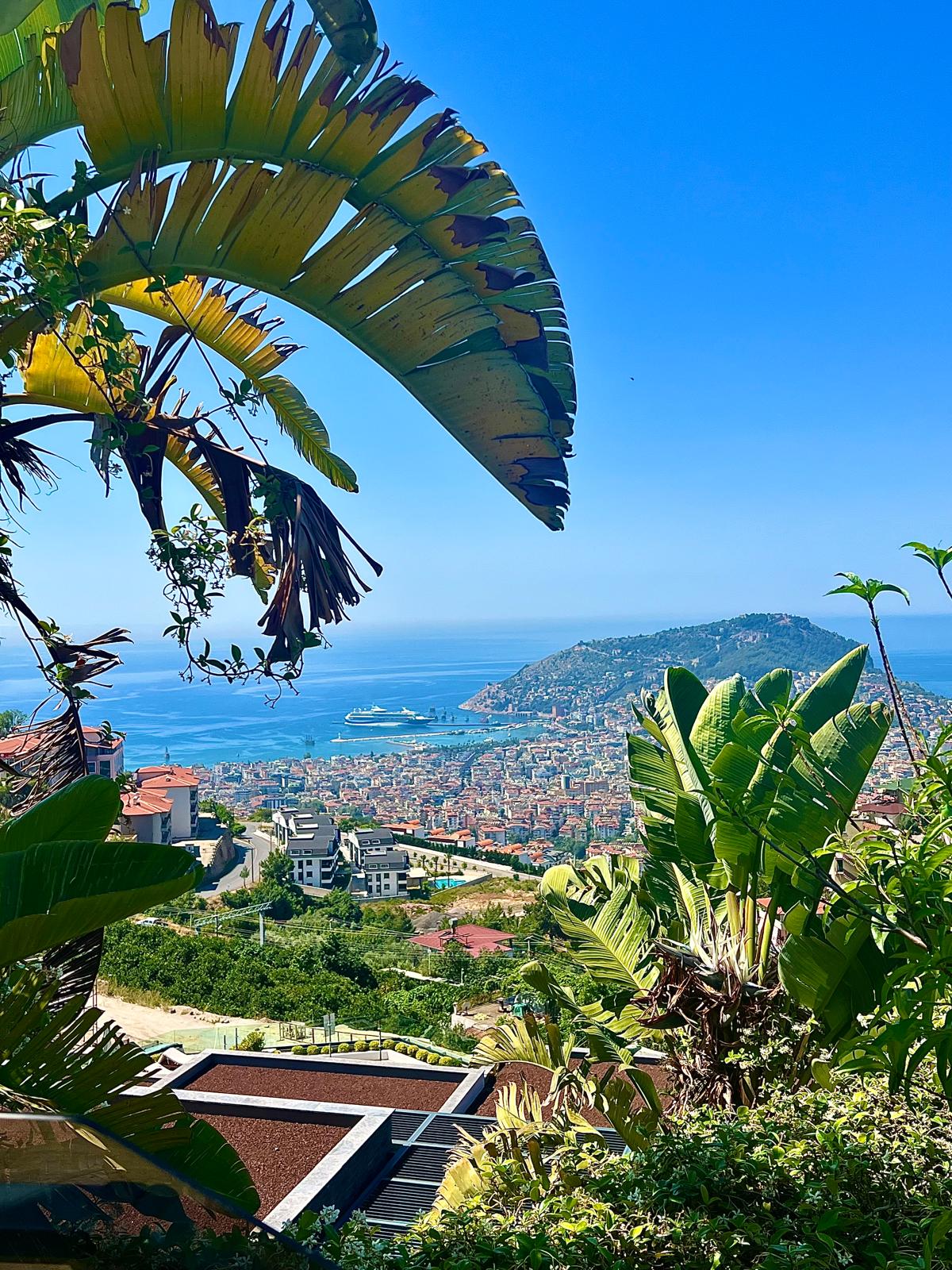 Alanya, Bektaş dağ bölgesinde lüks 4+1 villa - mobilyalı, yüzme havuzlu, panoramik manzaralı.