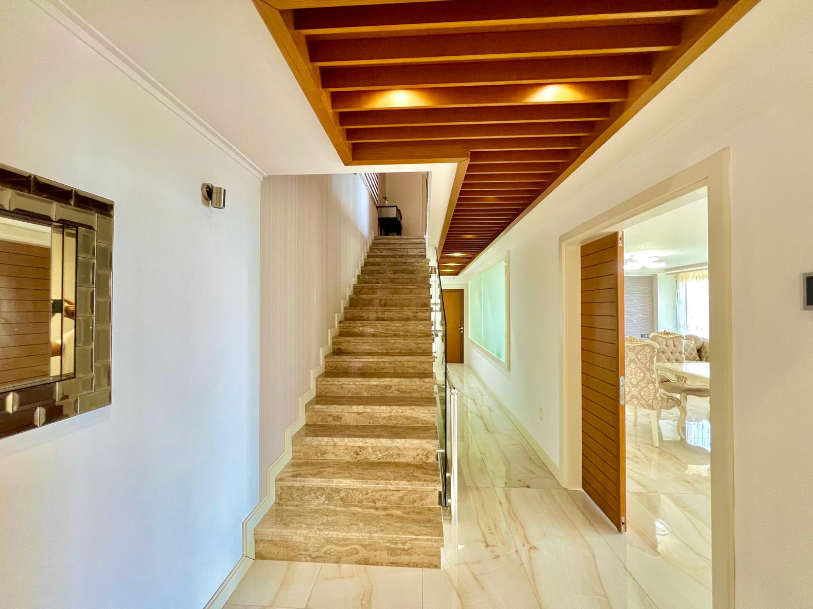 Alanya, Bektaş dağ bölgesinde lüks 4+1 villa - mobilyalı, yüzme havuzlu, panoramik manzaralı.